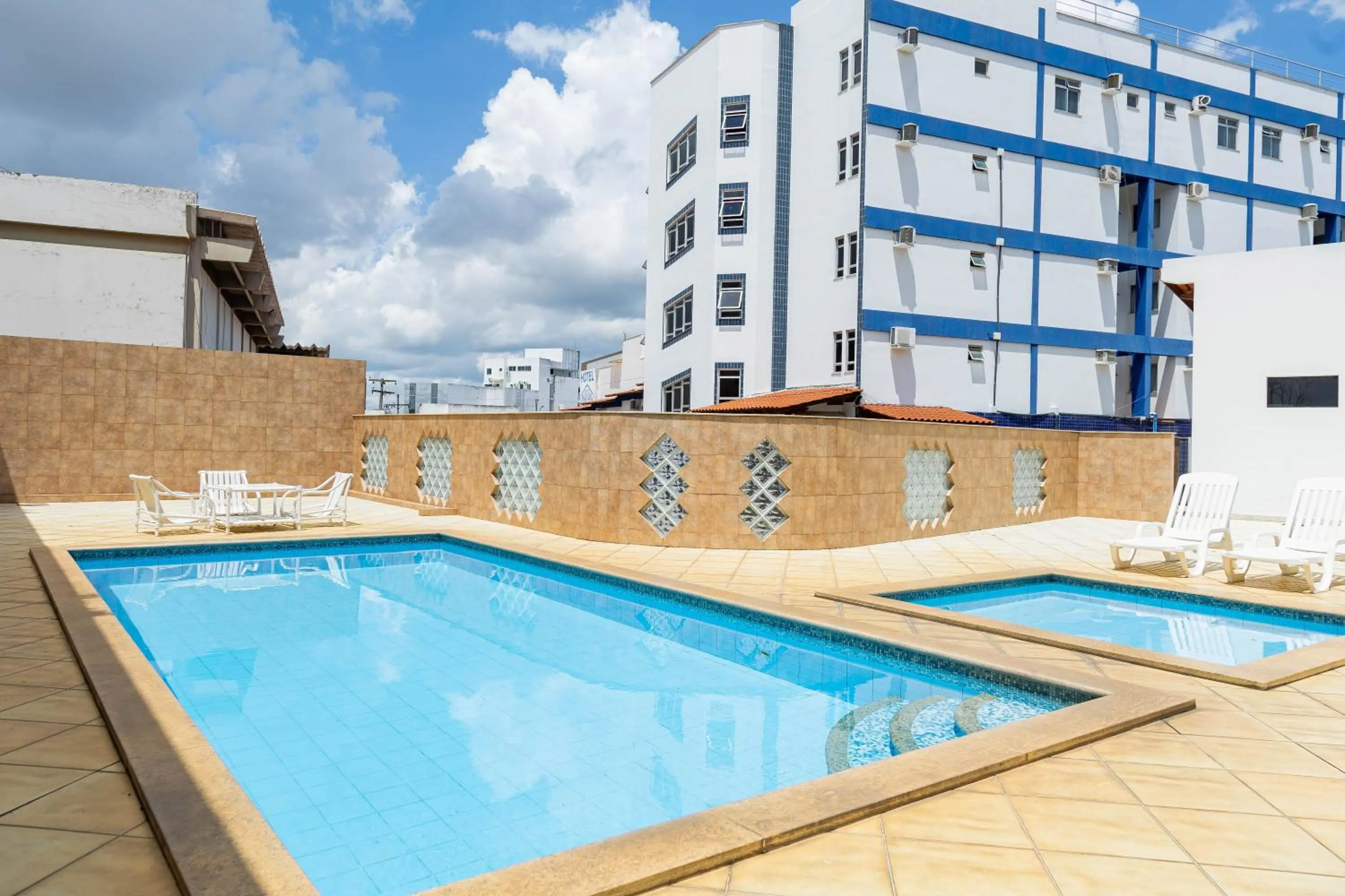 Swimming pool in Shalako Hotel
