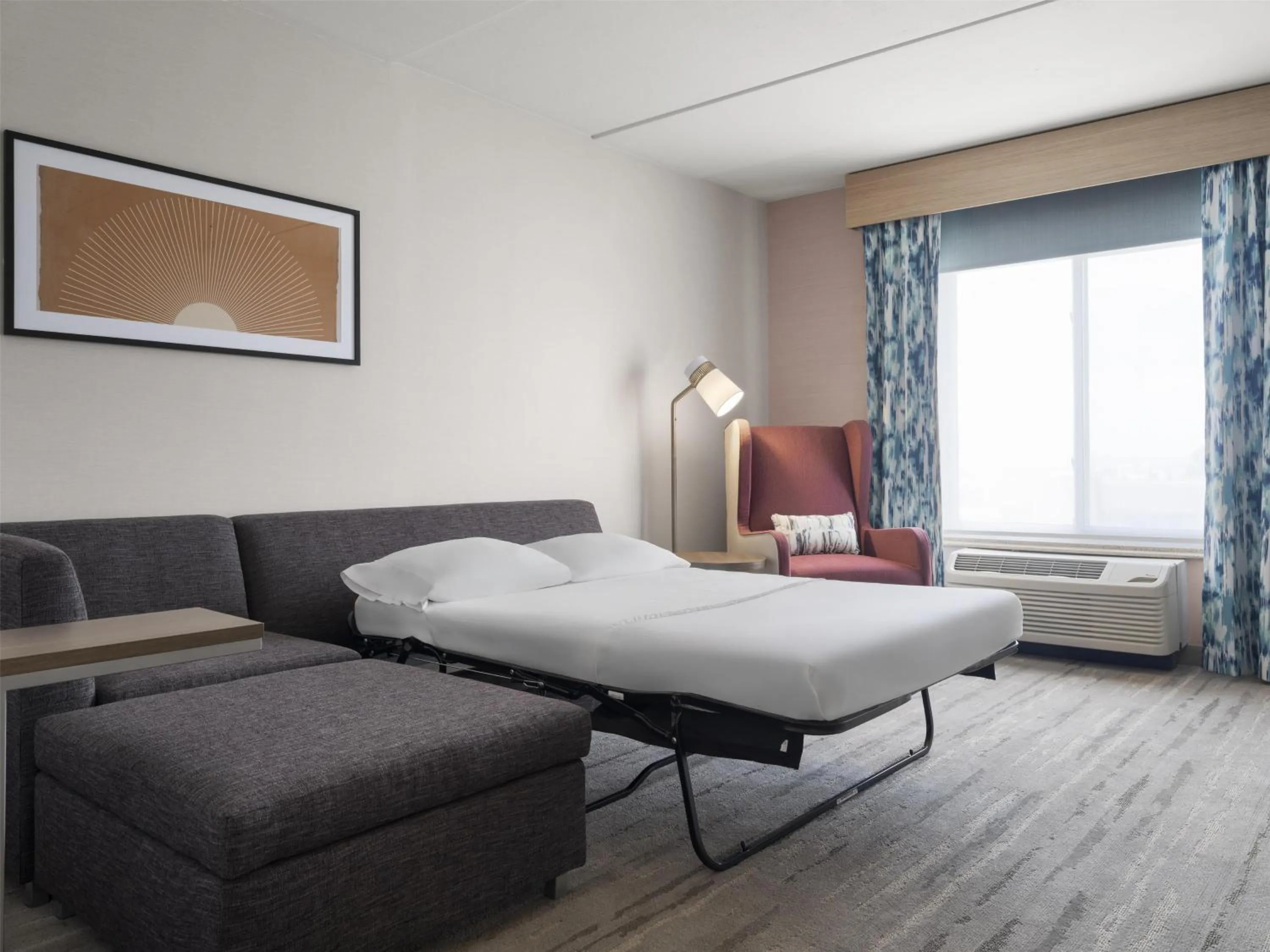 Living room, Bed in Hilton Garden Inn Albuquerque Airport