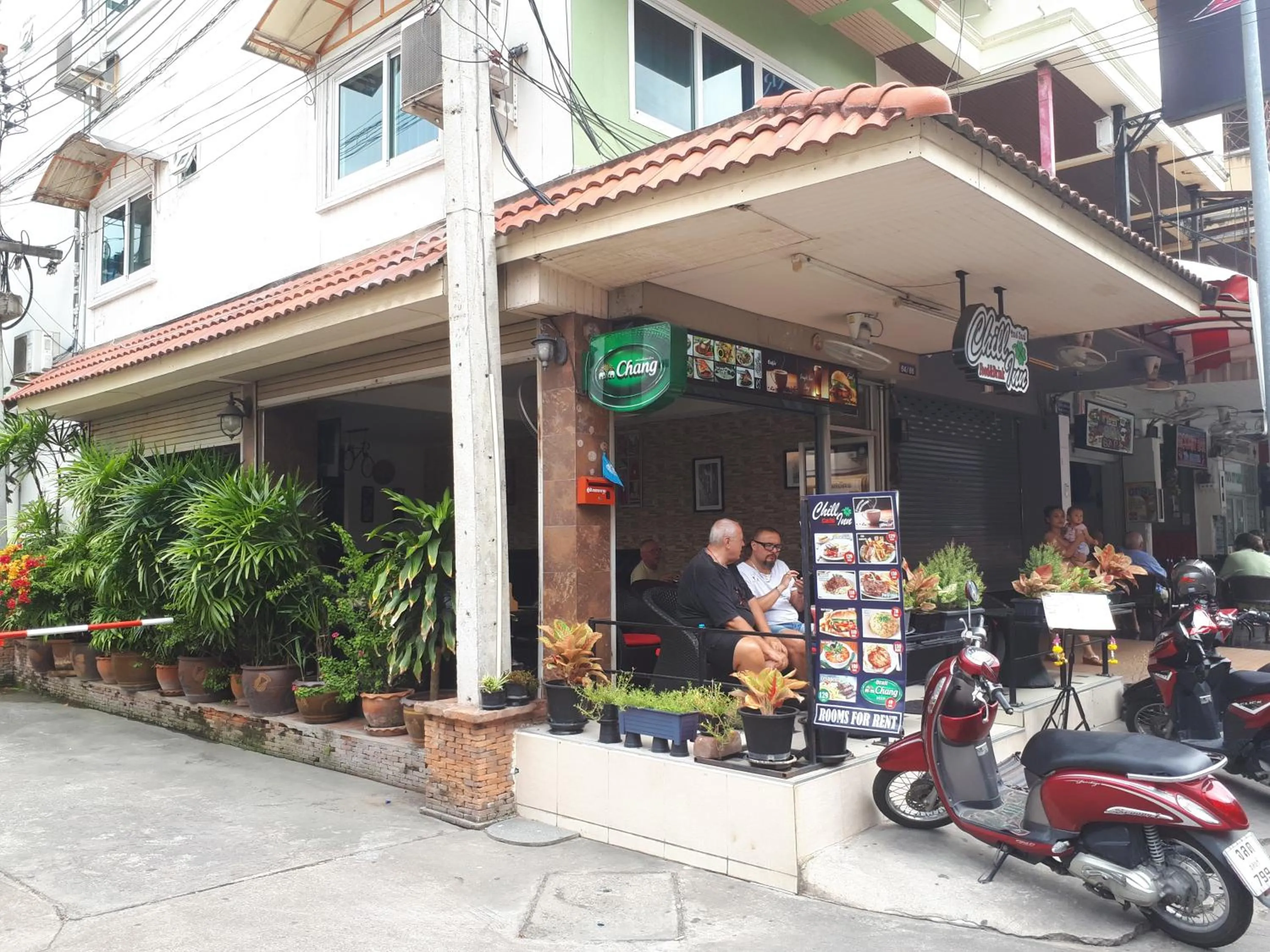 Facade/entrance in Chill Inn