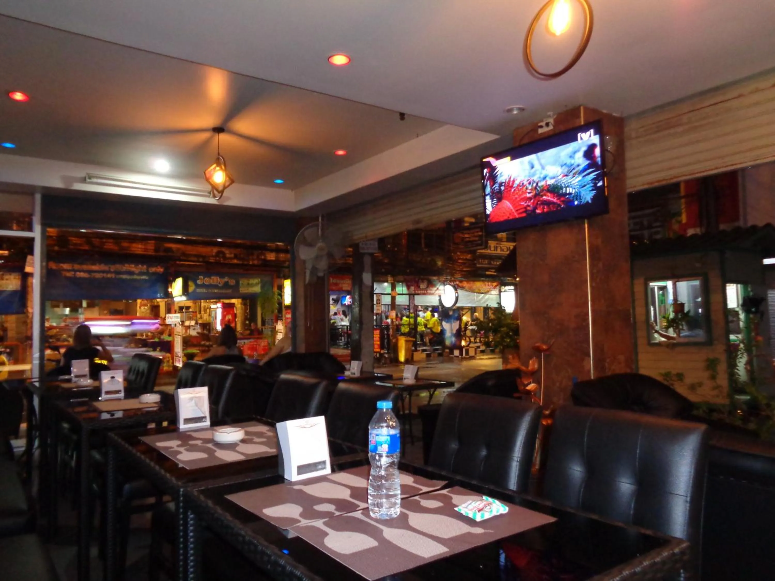 Restaurant/places to eat in Chill Inn
