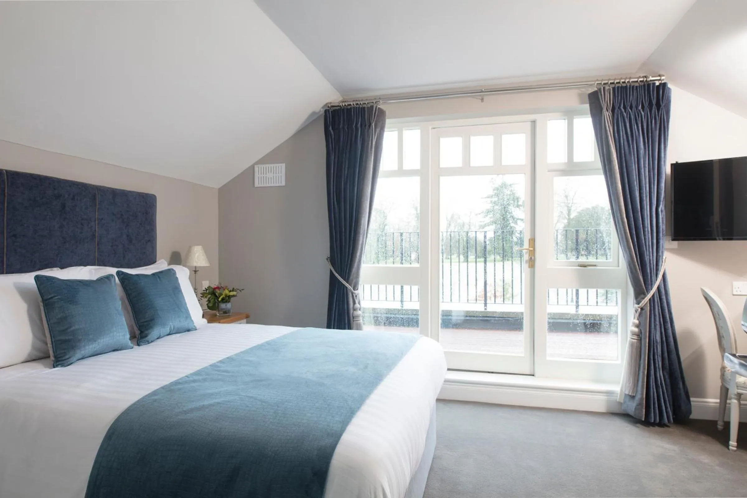 Bed in The Lodges at Kilkea Castle