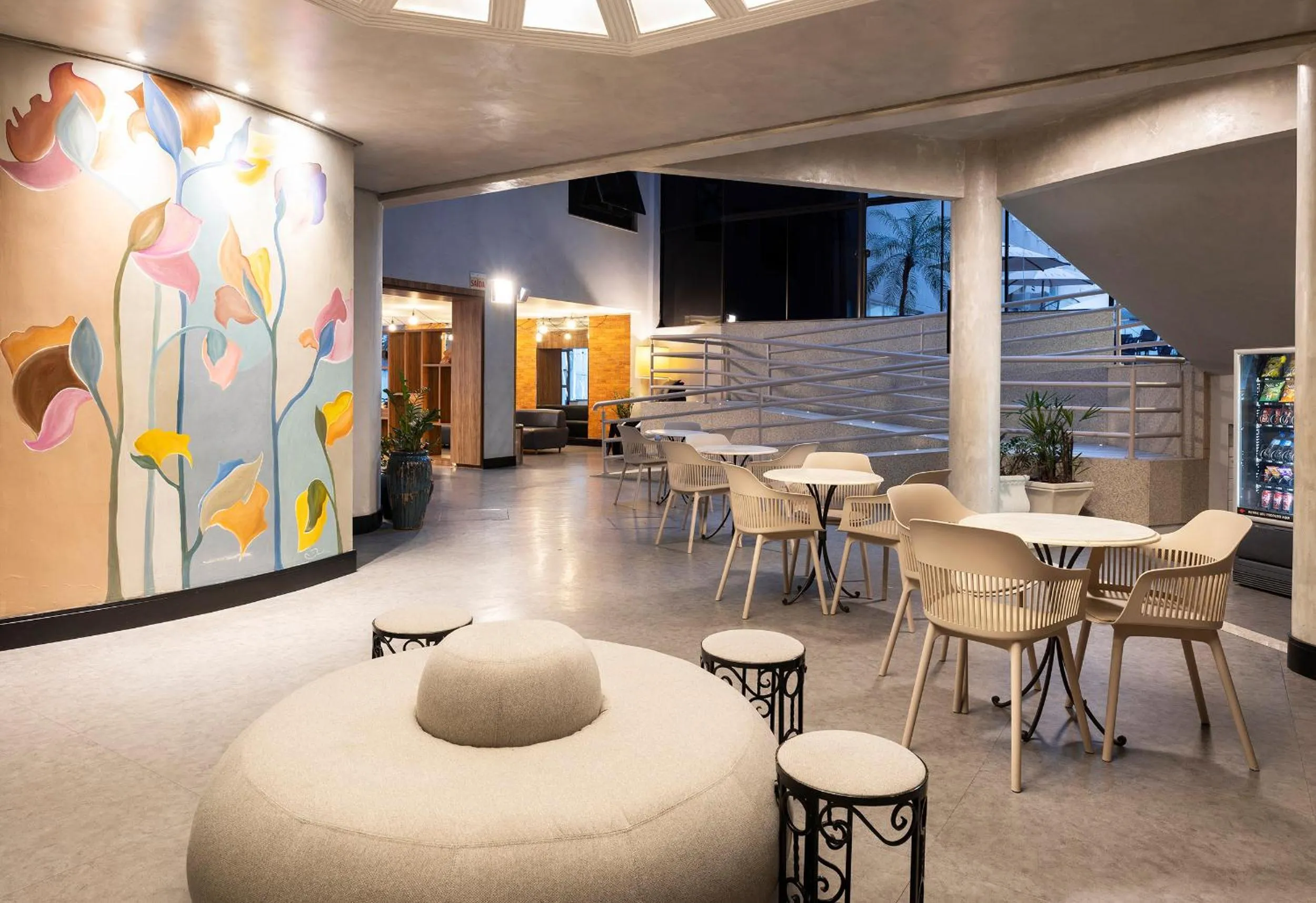 Communal lounge/ TV room in HM Hotel