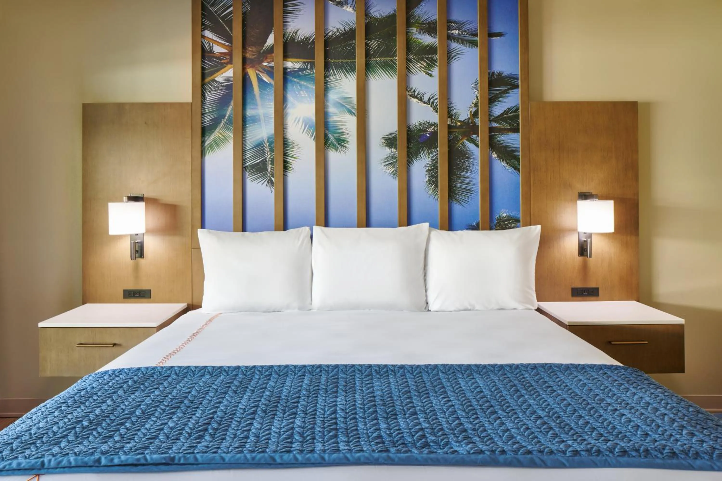 Bed in Kauai Shores Hotel