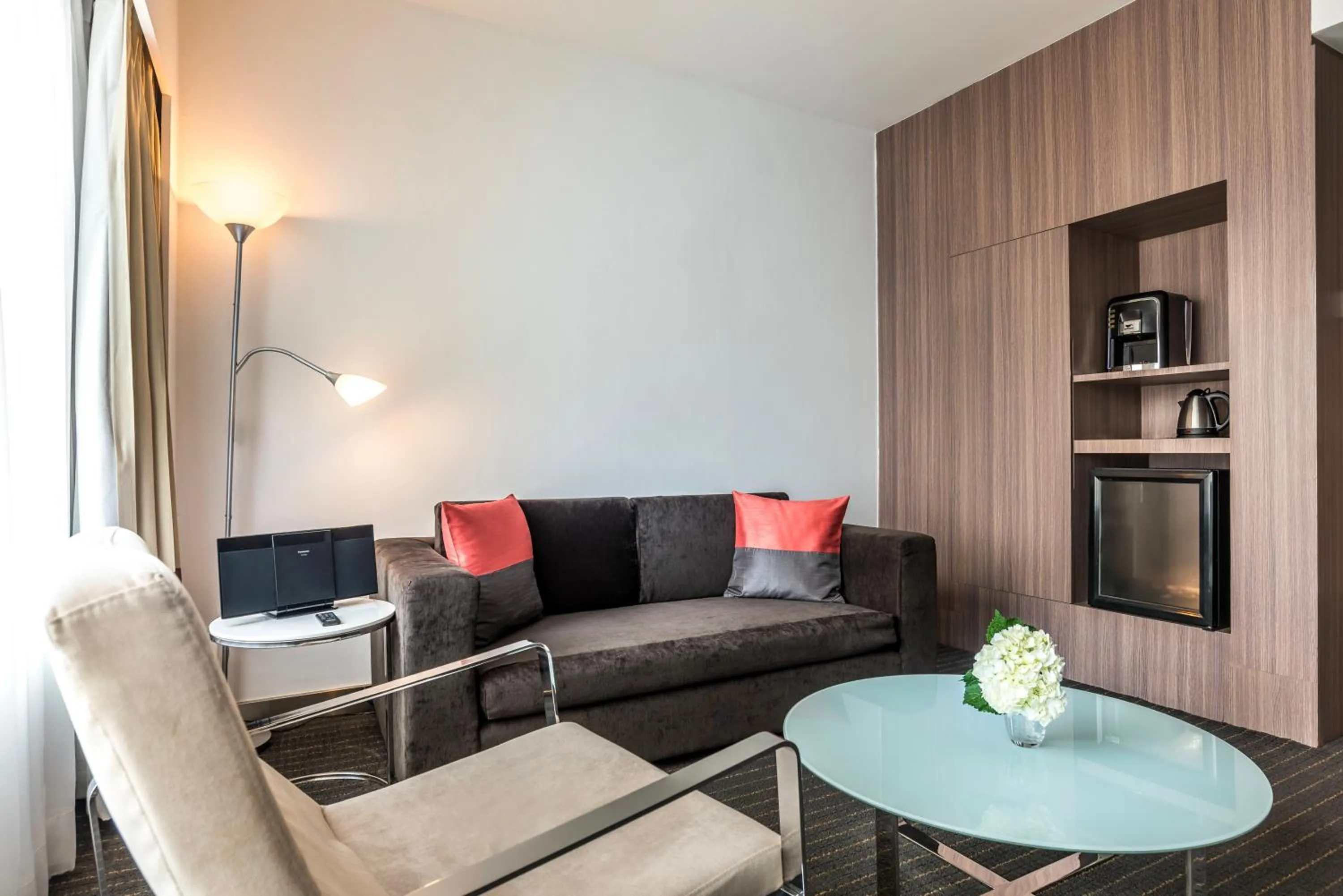 Living room in Hilton Garden Inn Bangkok Silom