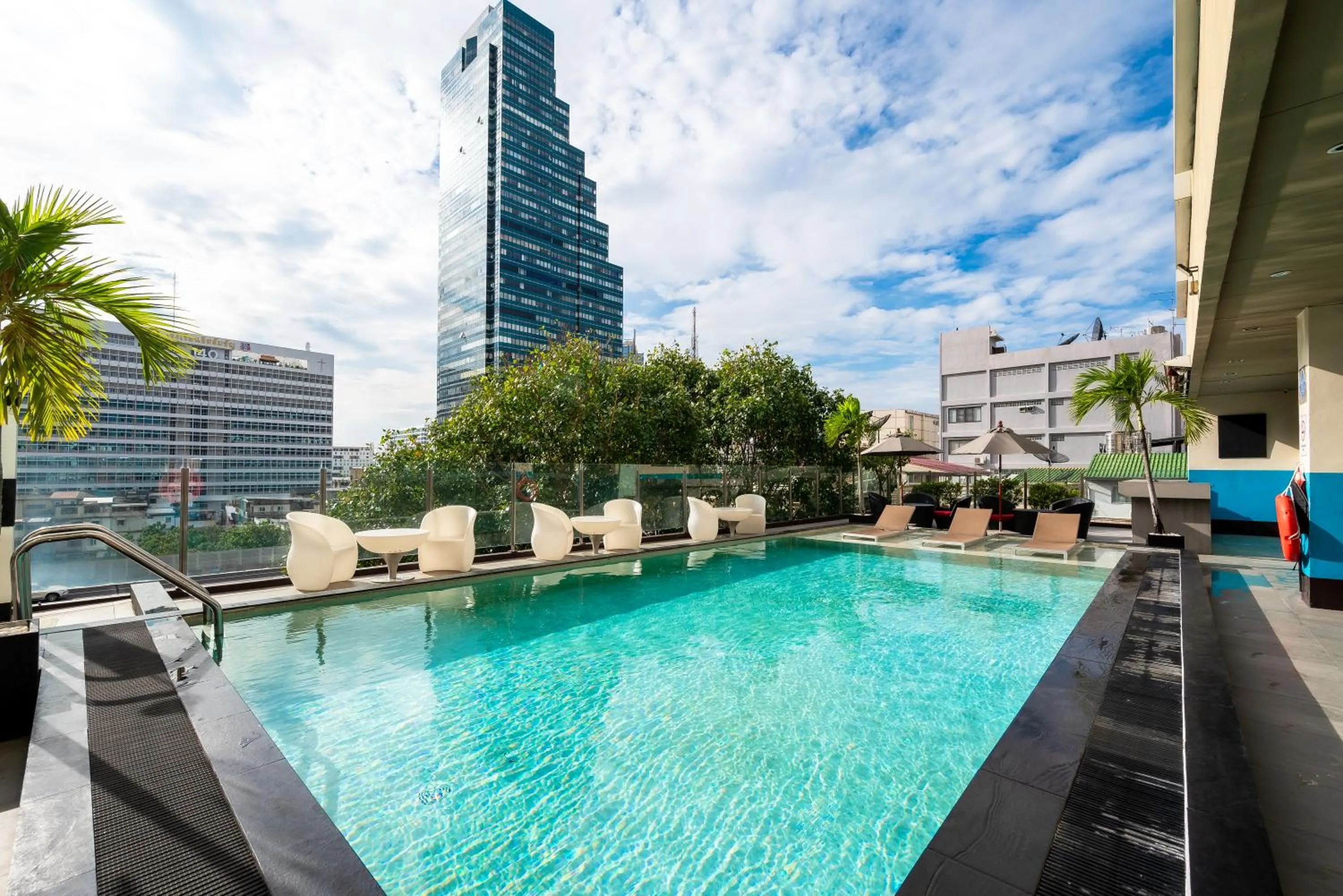 Swimming pool in Hilton Garden Inn Bangkok Silom