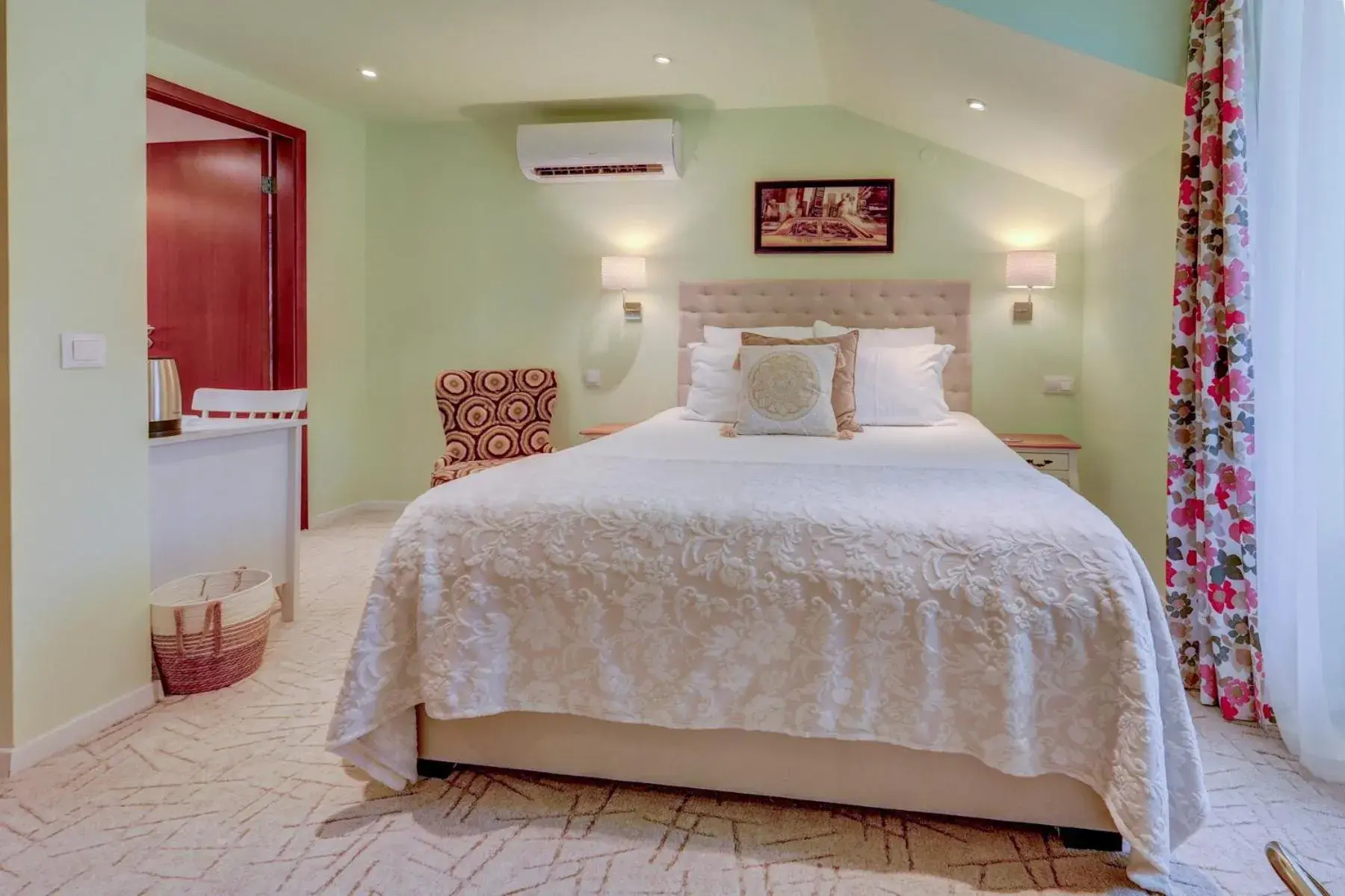 Standard Queen Room in City Boutique Inn Standard Queen Room in City Boutique Inn