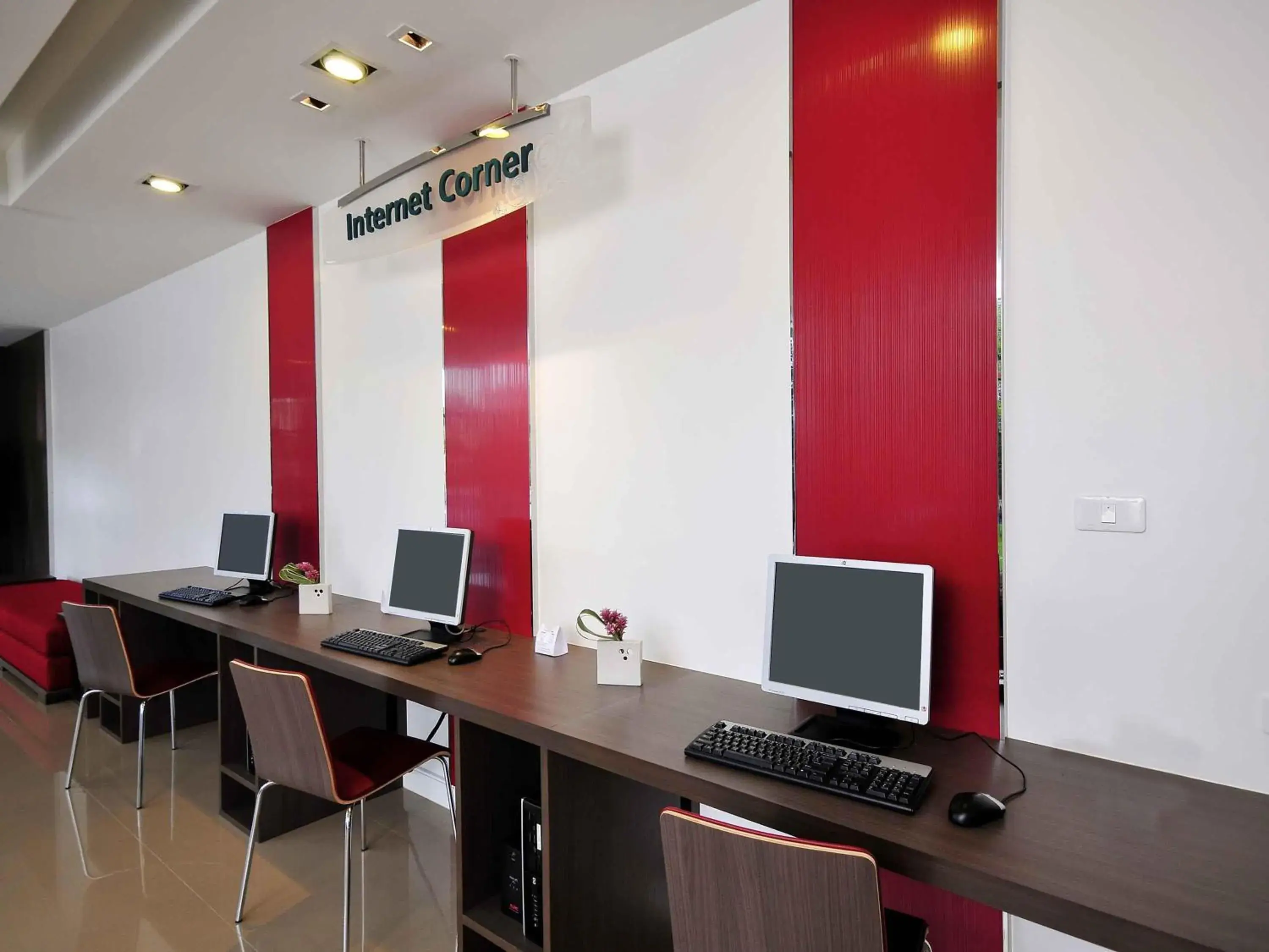 Lounge or bar in Ibis Bangkok Riverside Lounge or bar in Ibis Bangkok Riverside