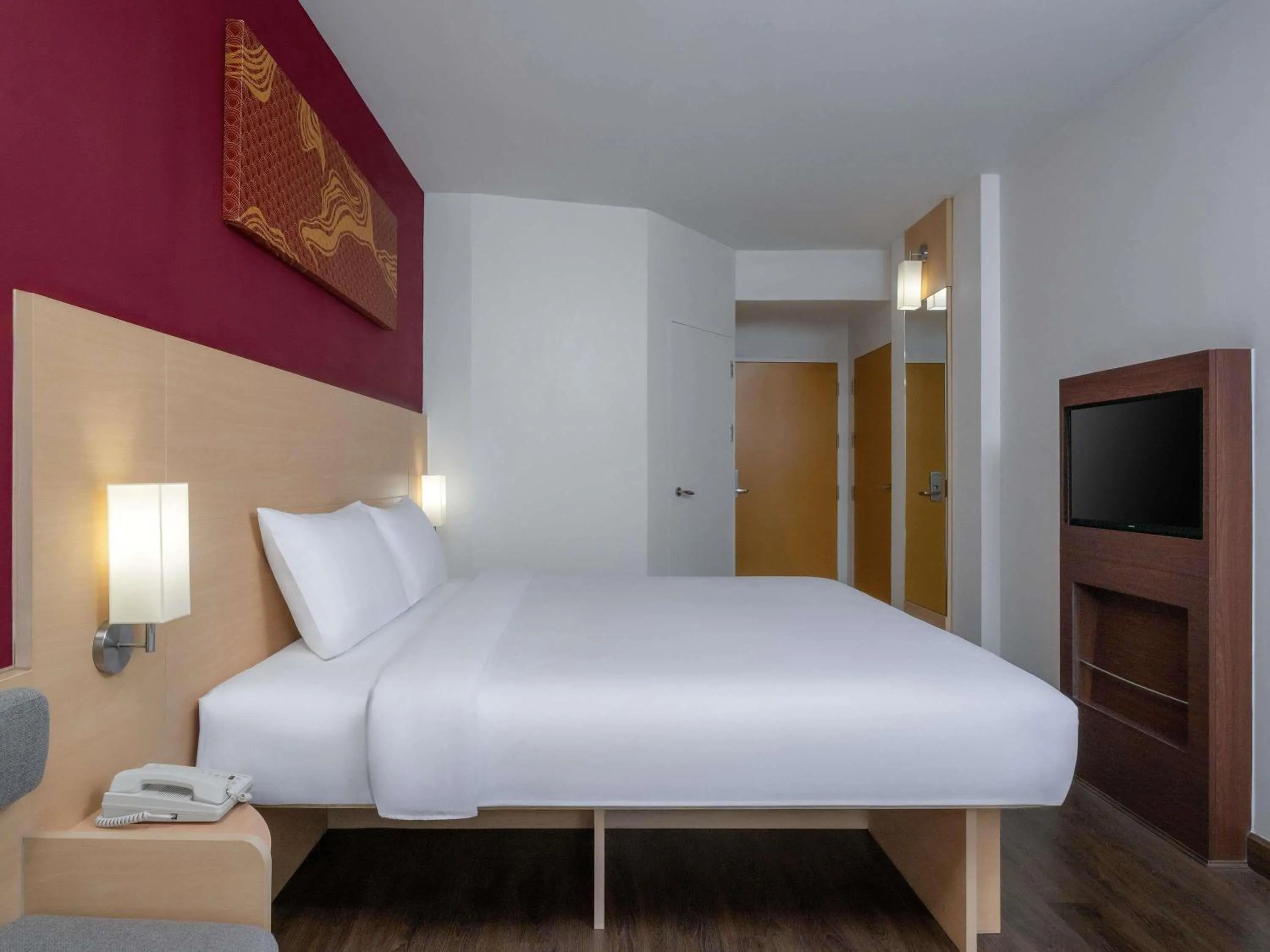 Bedroom, Bed in Ibis Bangkok Riverside