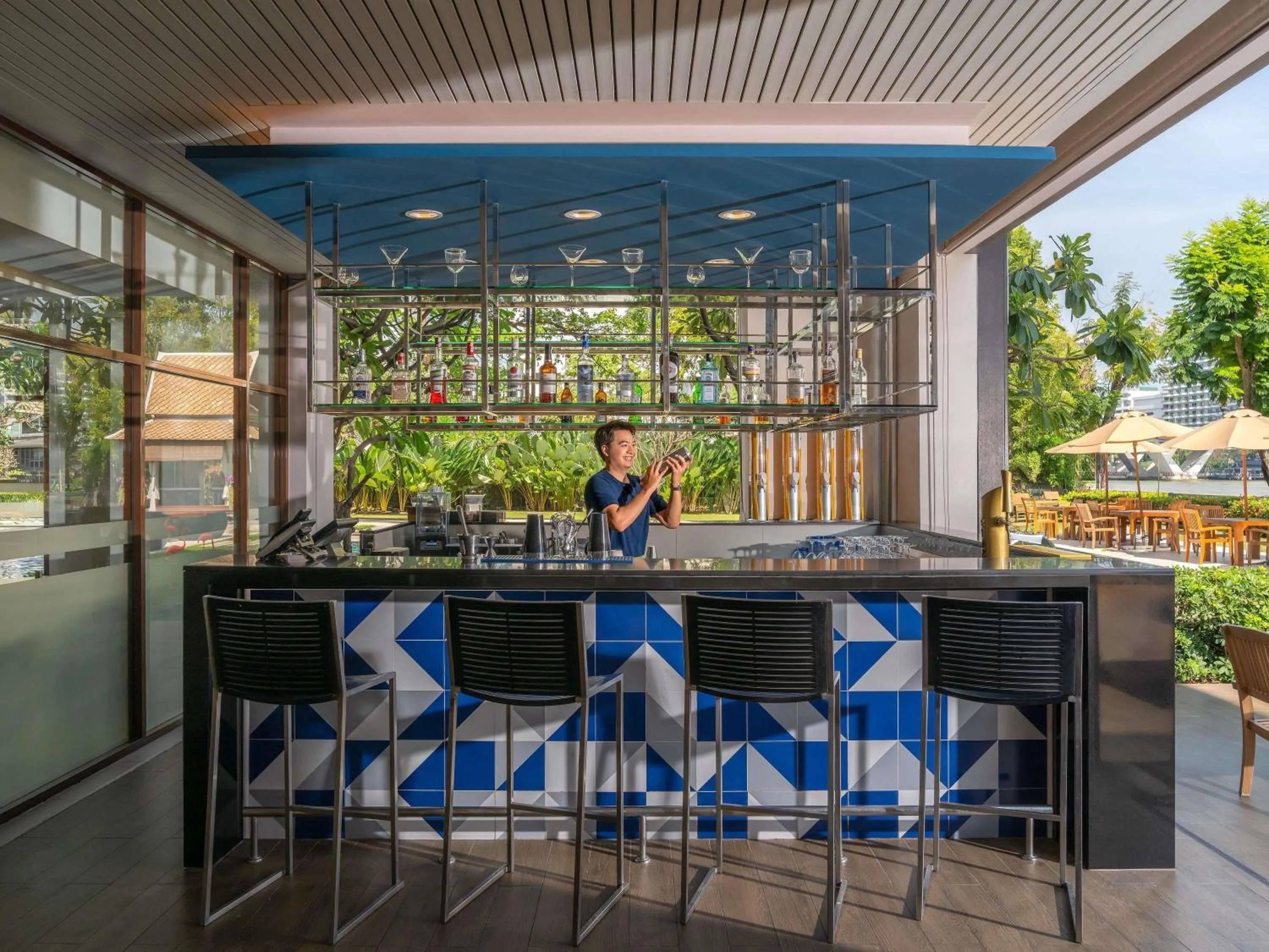 Restaurant/places to eat in Ibis Bangkok Riverside