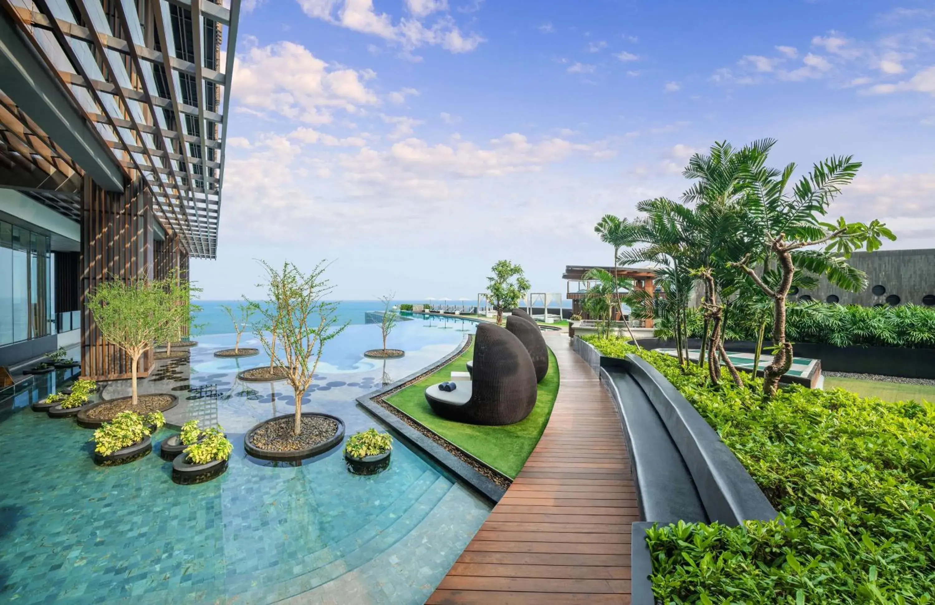 Pool view in Hilton Pattaya Pool view in Hilton Pattaya