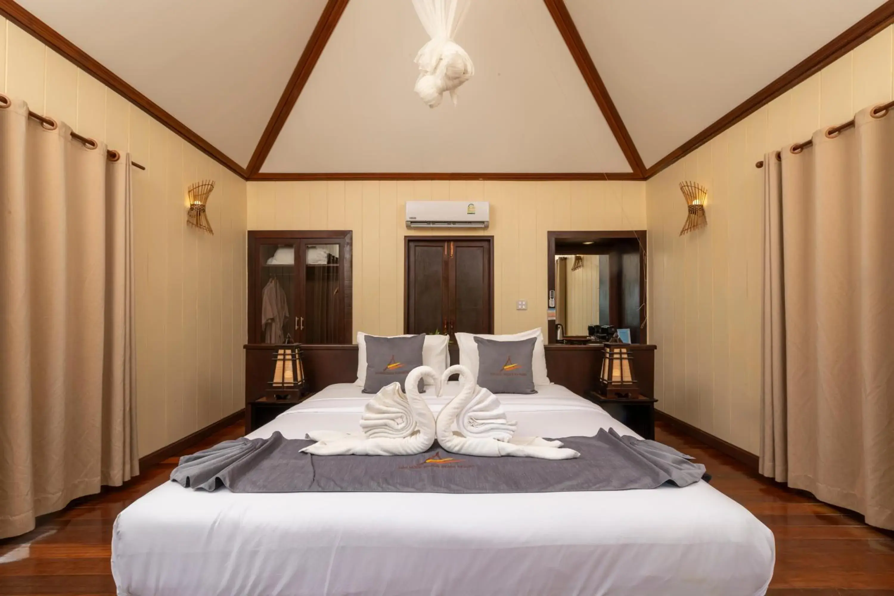 Bedroom, Bed in Koh Mook Sivalai Beach Resort Bedroom, Bed in Koh Mook Sivalai Beach Resort