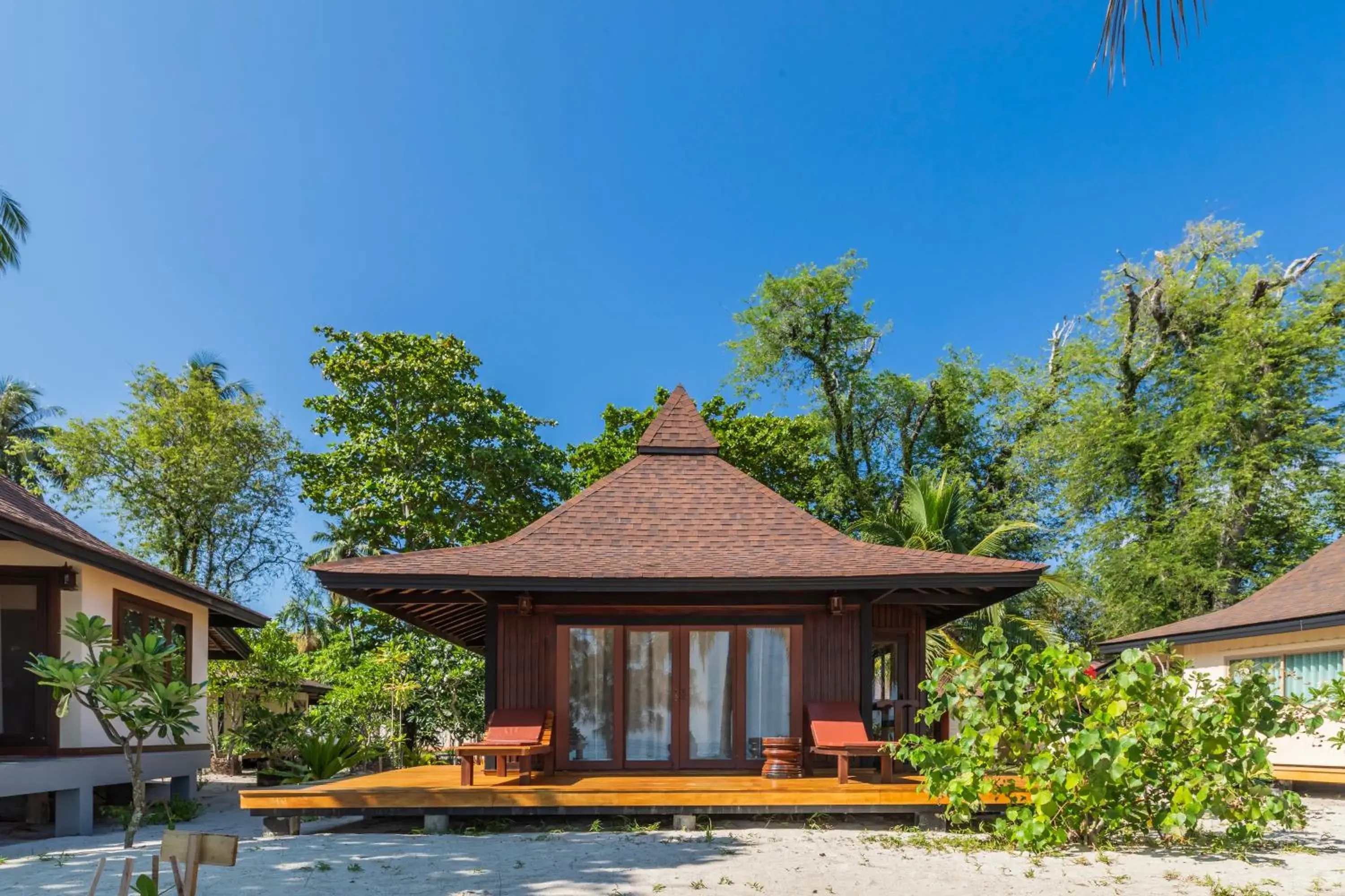Family Villa (2nd Row) in Koh Mook Sivalai Beach Resort Family Villa (2nd Row) in Koh Mook Sivalai Beach Resort