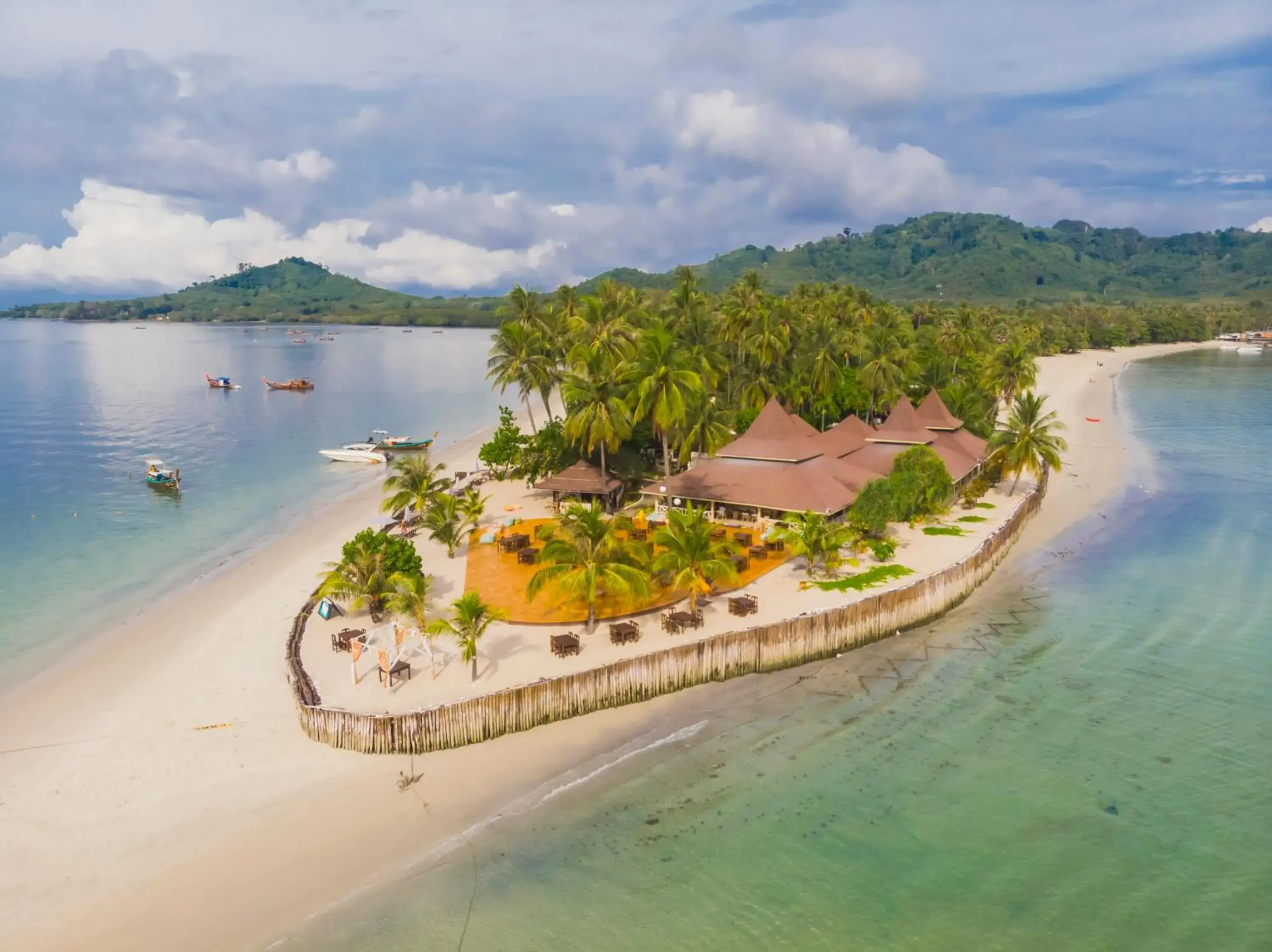 Property building in Koh Mook Sivalai Beach Resort Property building in Koh Mook Sivalai Beach Resort