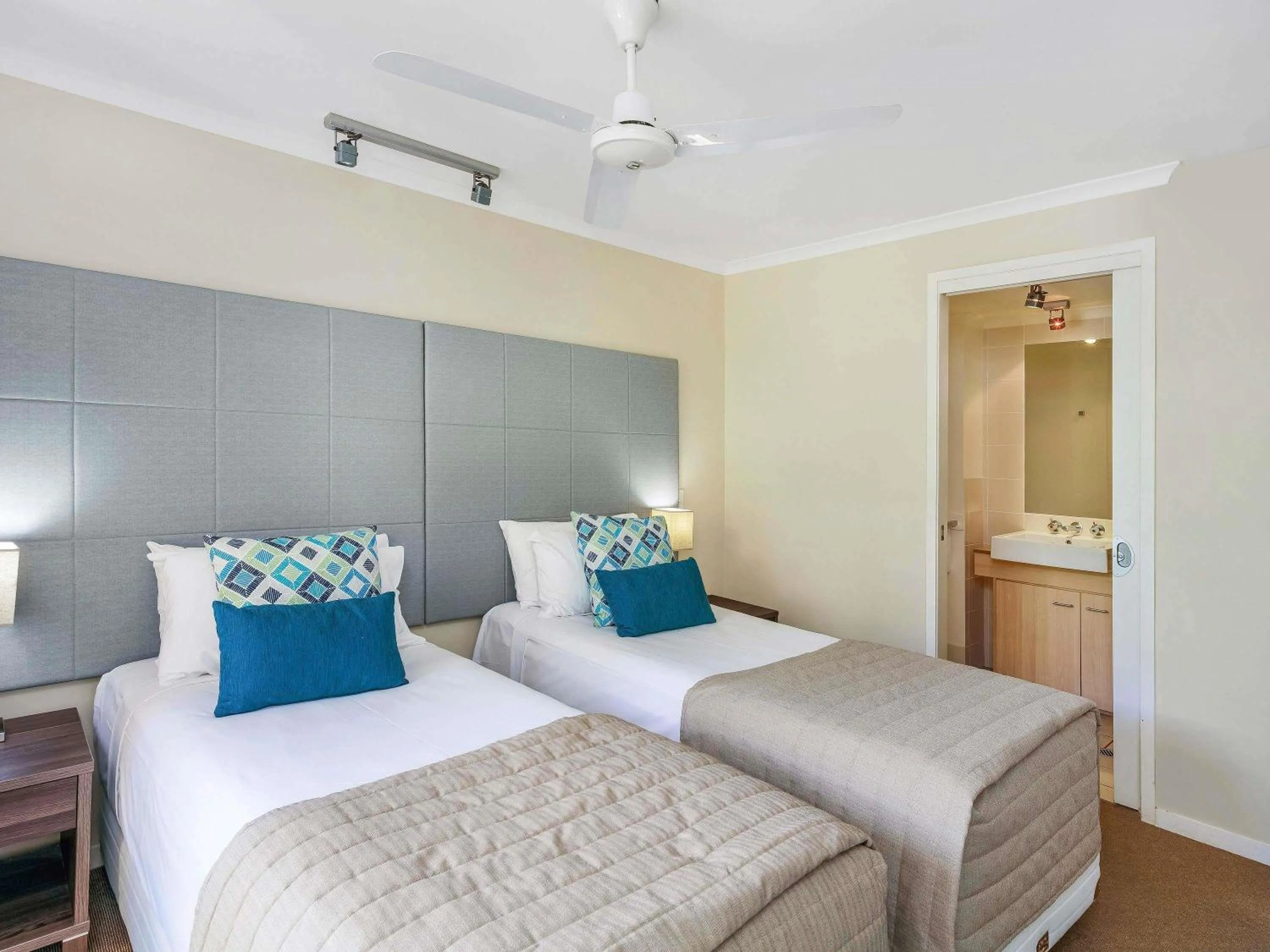 Bedroom, Bed in Mantra Amphora