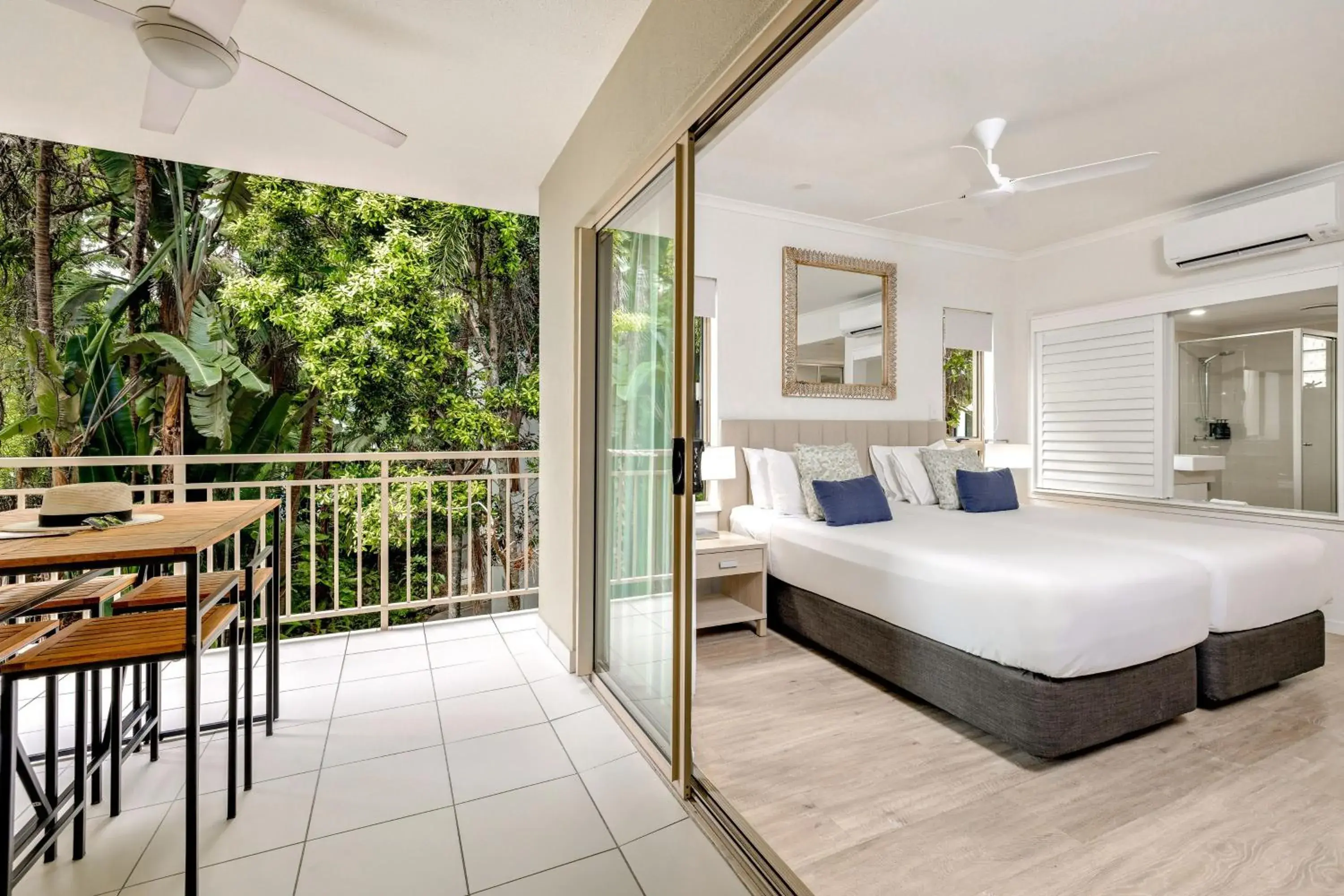 Bedroom, Bed in Mantra Amphora Bedroom, Bed in Mantra Amphora