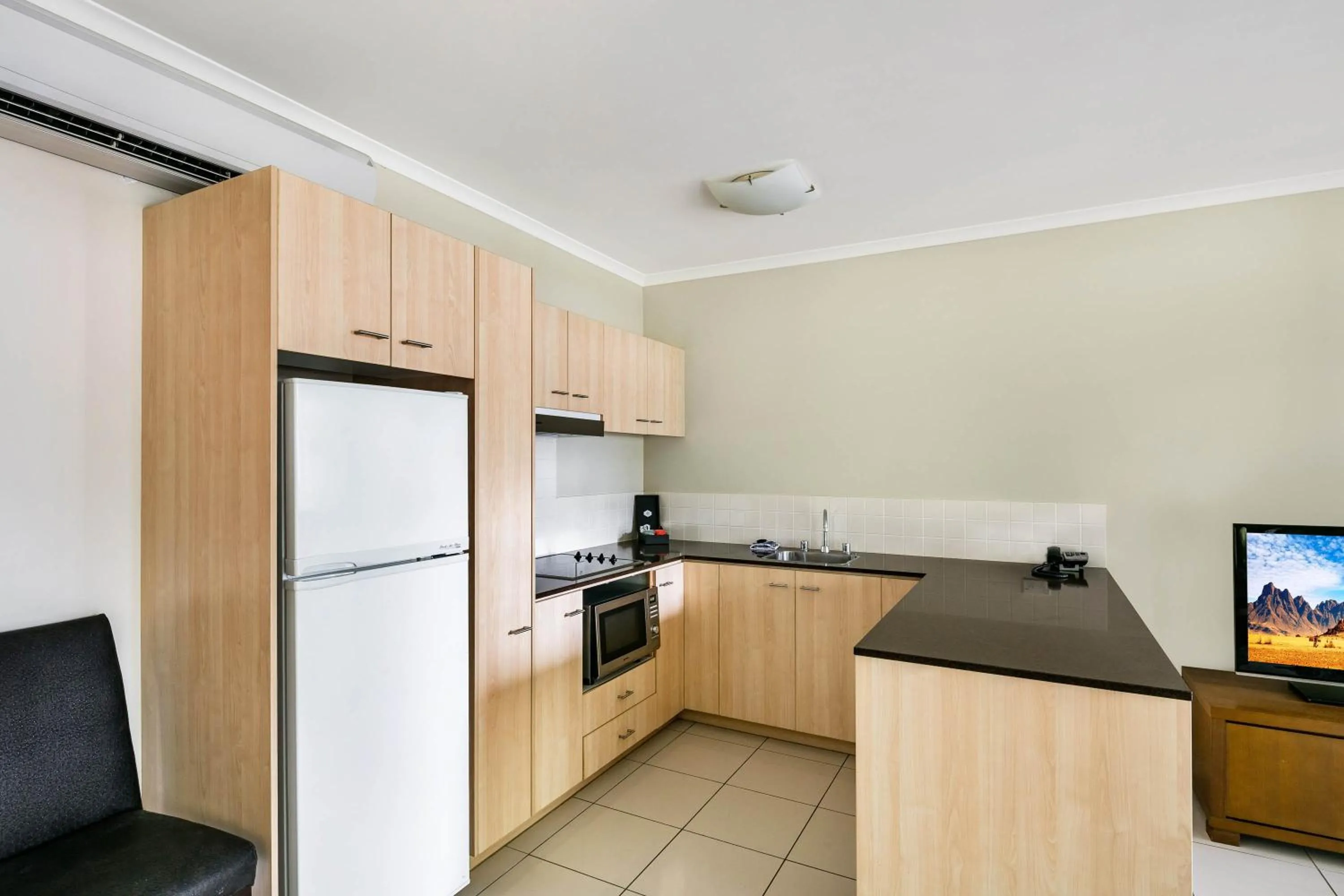 Kitchen or kitchenette in Mantra Amphora