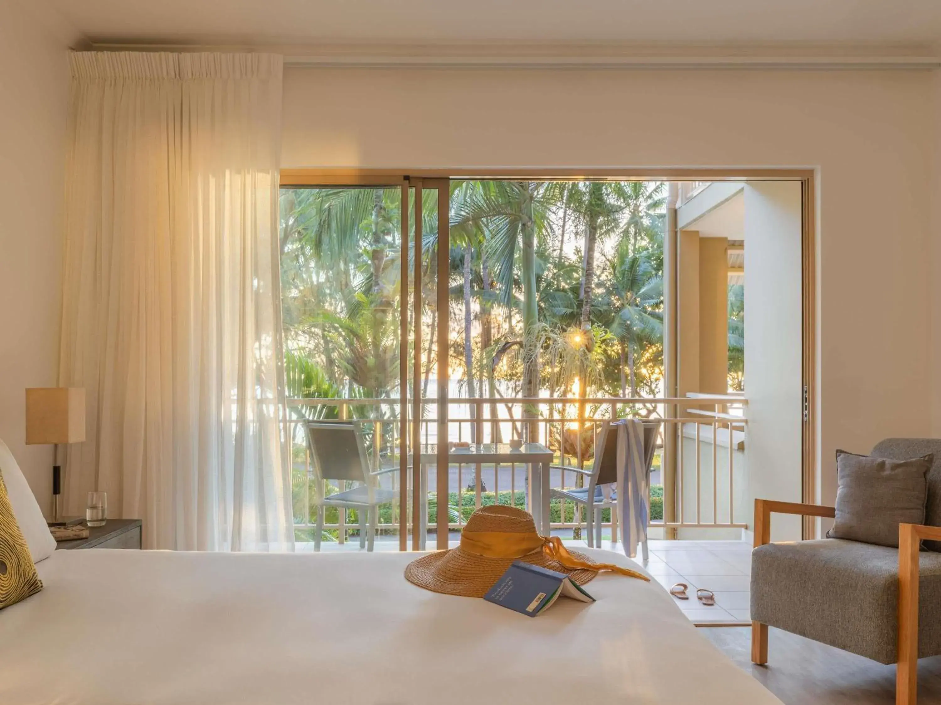 Bedroom, Bed in Mantra Amphora Bedroom, Bed in Mantra Amphora