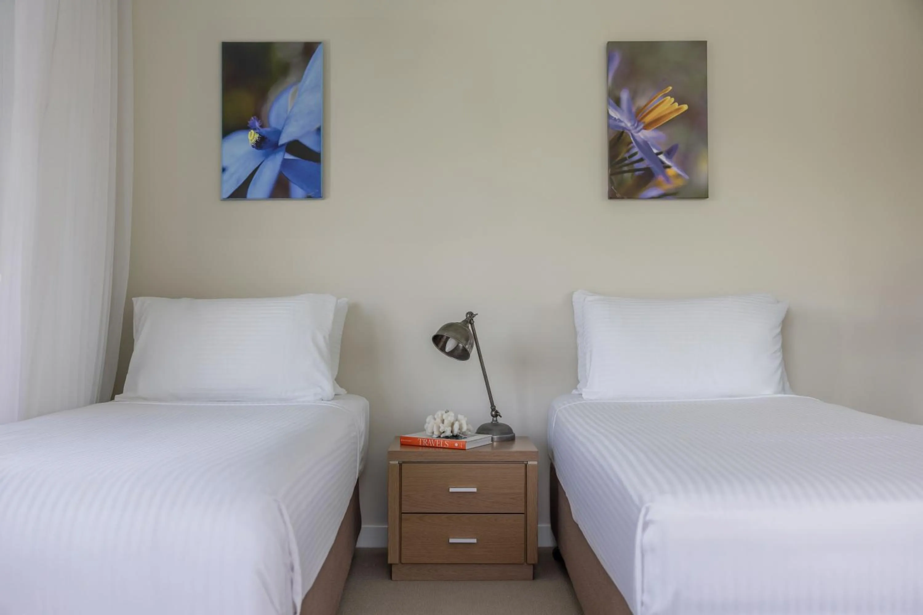 Bedroom, Bed in Peppers Blue on Blue