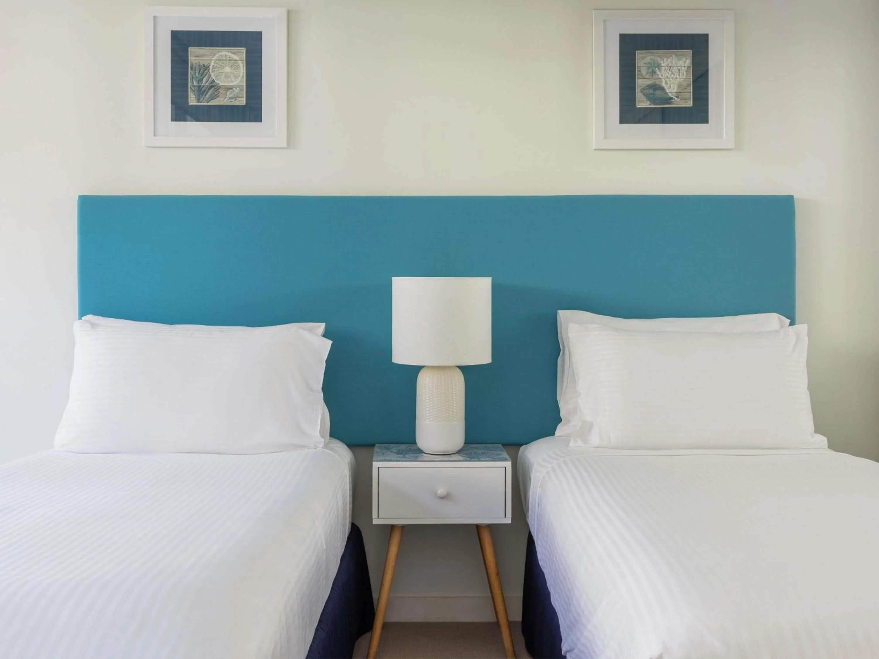 Bedroom, Bed in Peppers Blue on Blue