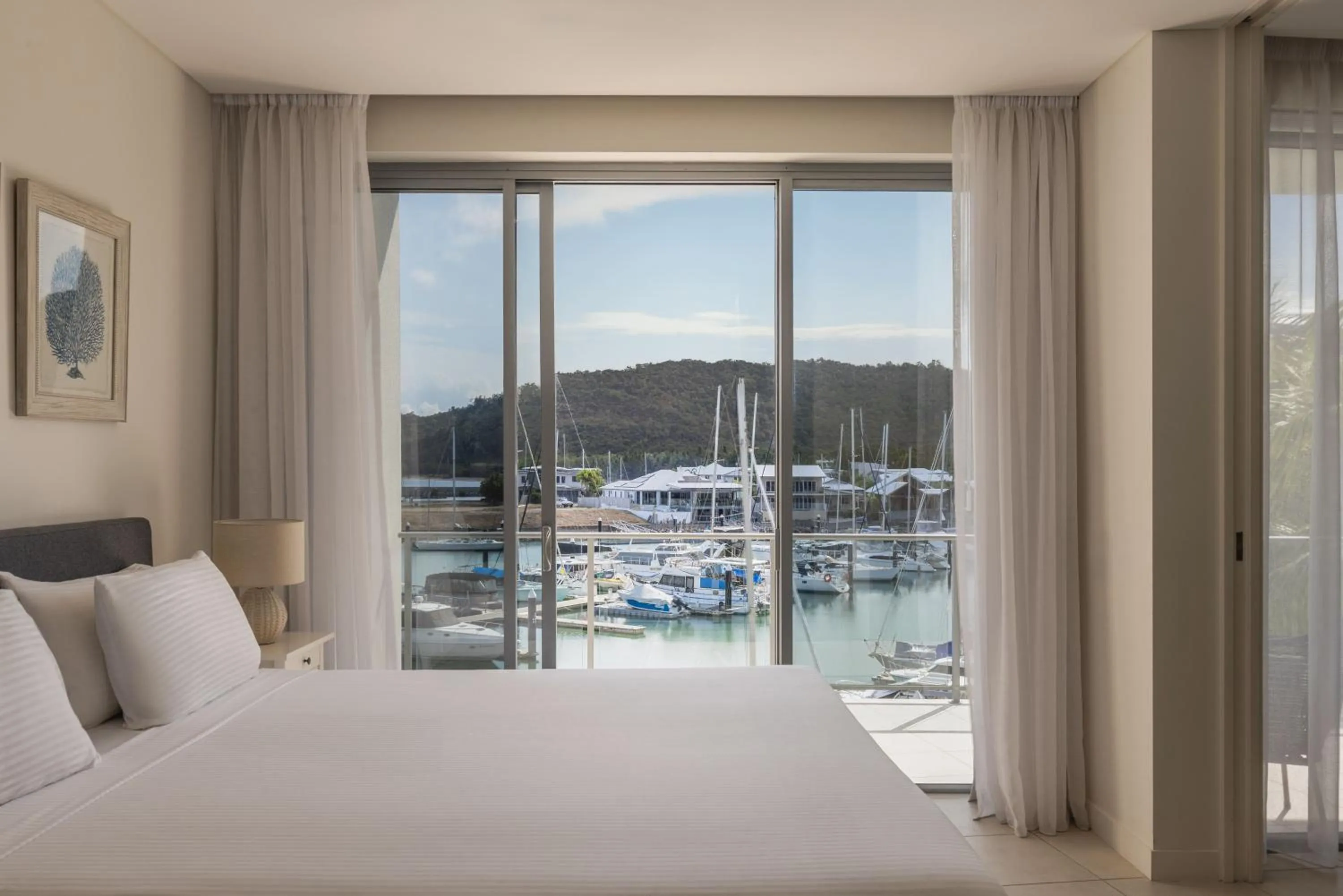 Bedroom, Bed in Peppers Blue on Blue