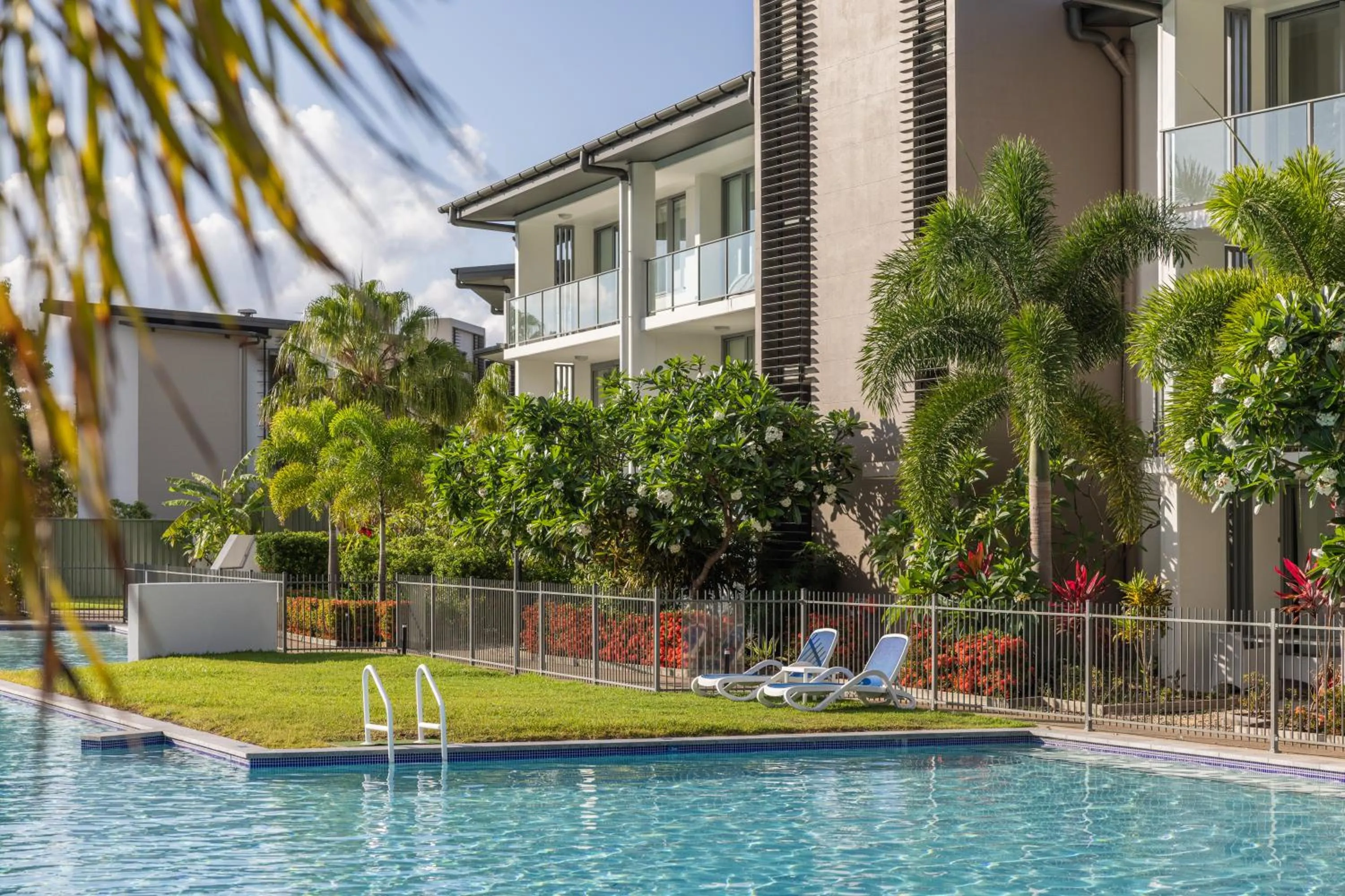 Swimming pool in Peppers Blue on Blue
