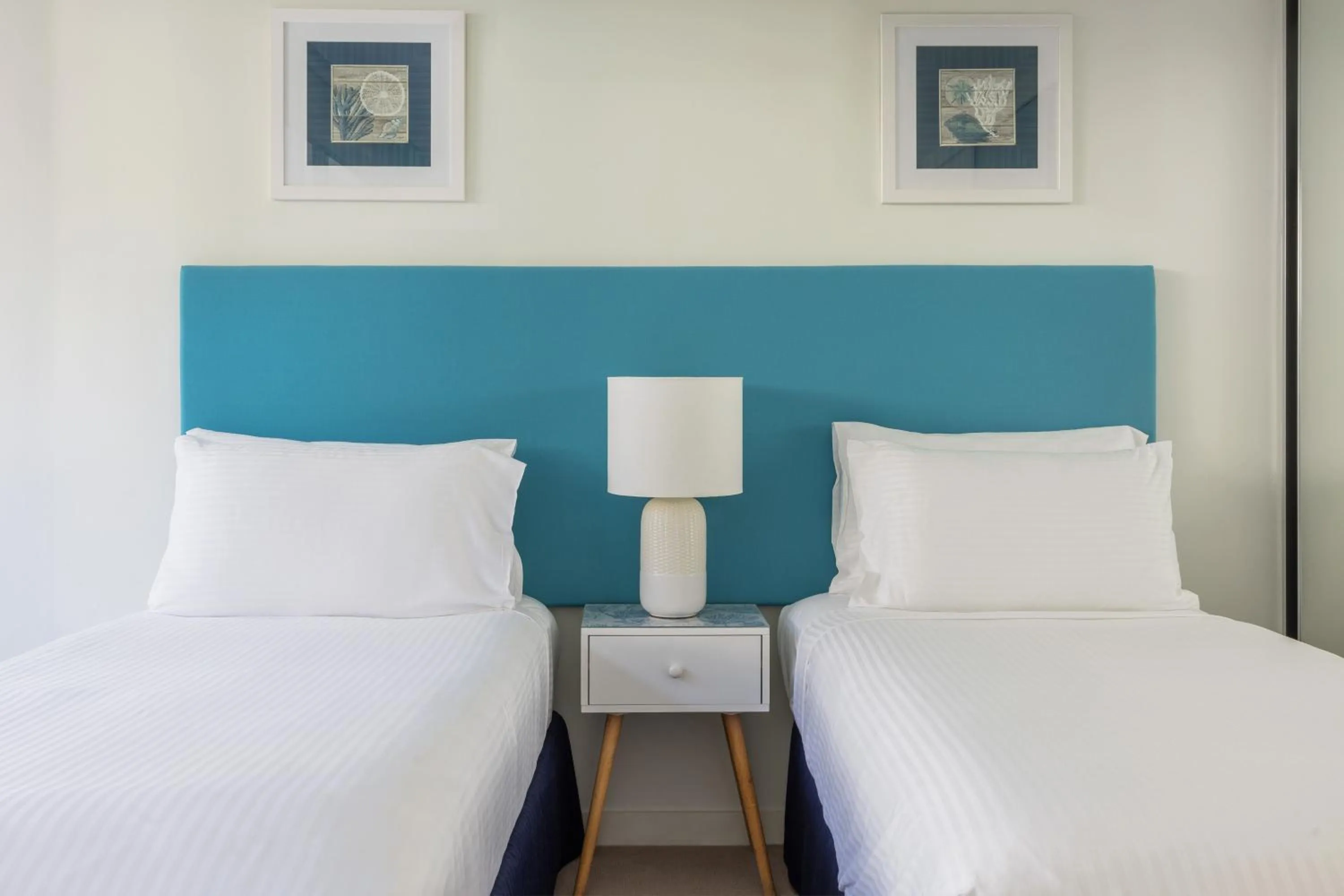 Bedroom, Bed in Peppers Blue on Blue