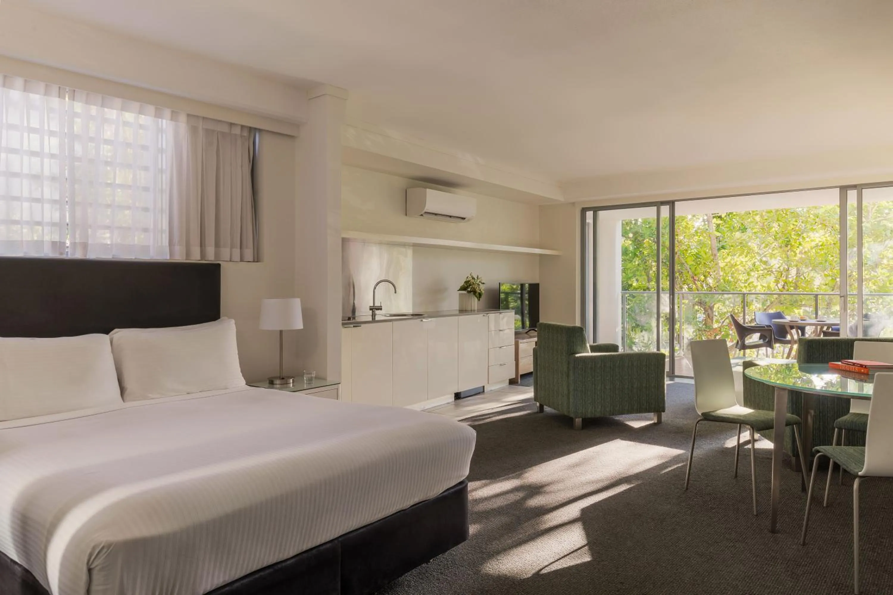 Bedroom, Bed in Peppers Blue on Blue