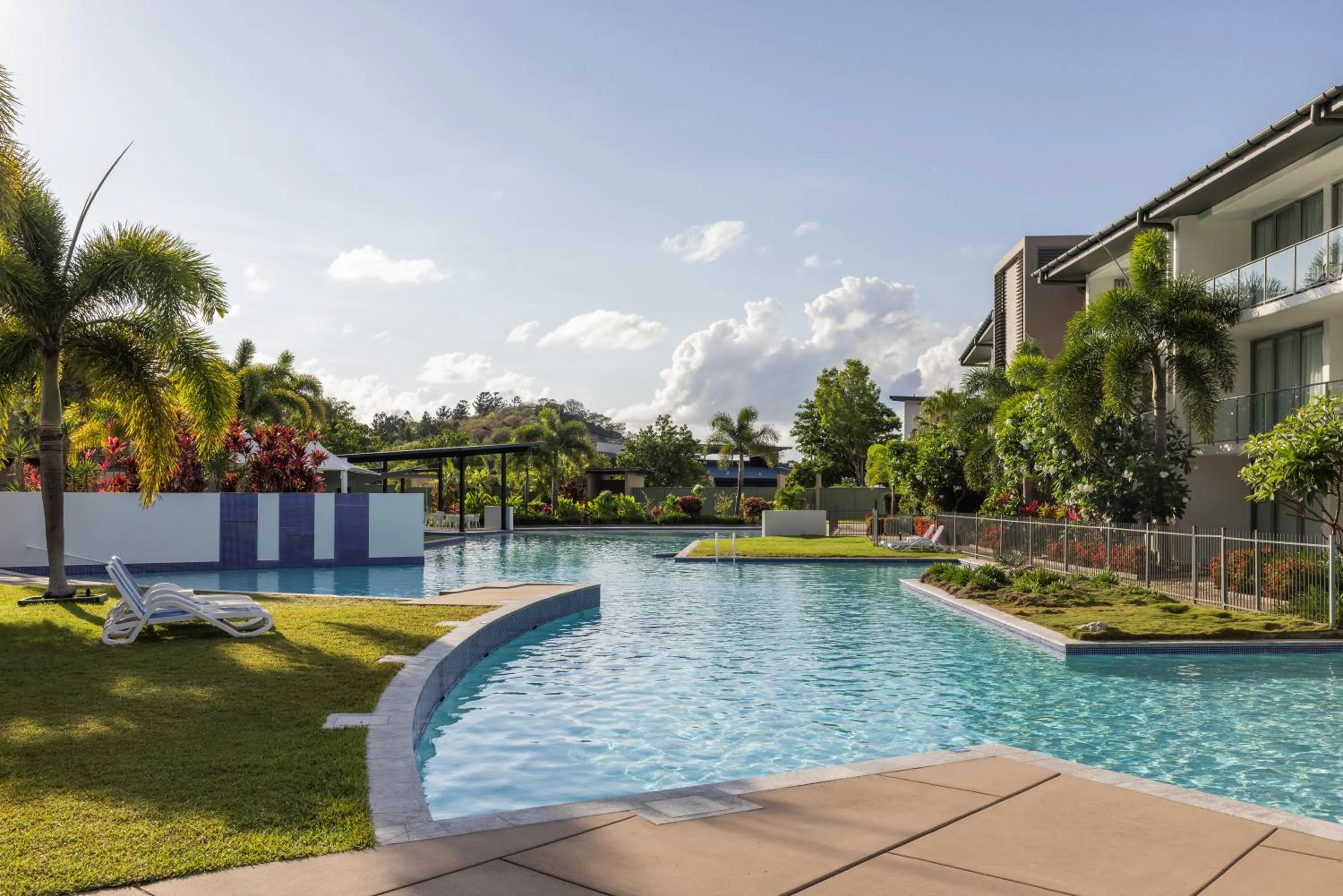 Swimming pool in Peppers Blue on Blue