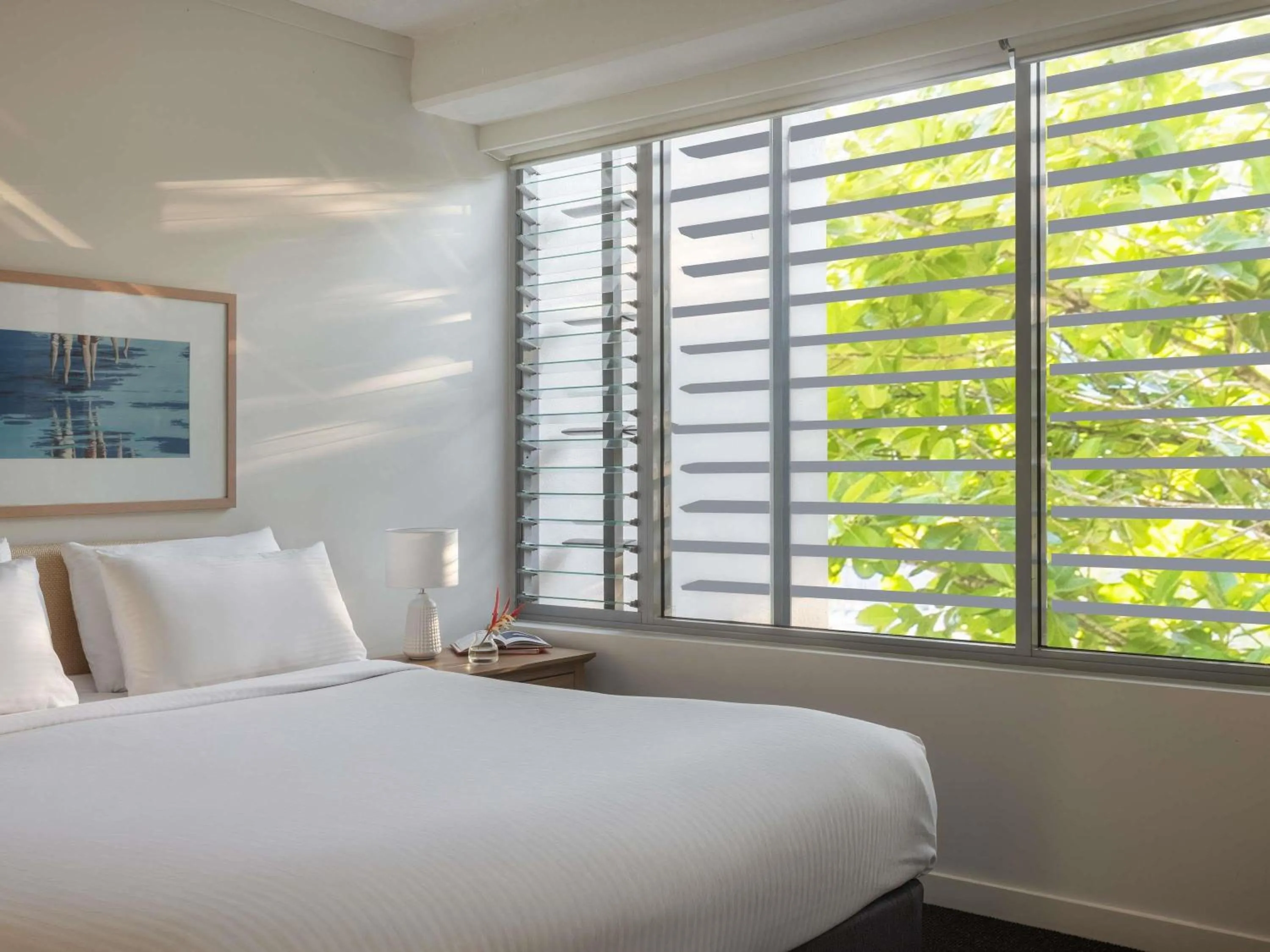 Bedroom, Bed in Peppers Blue on Blue