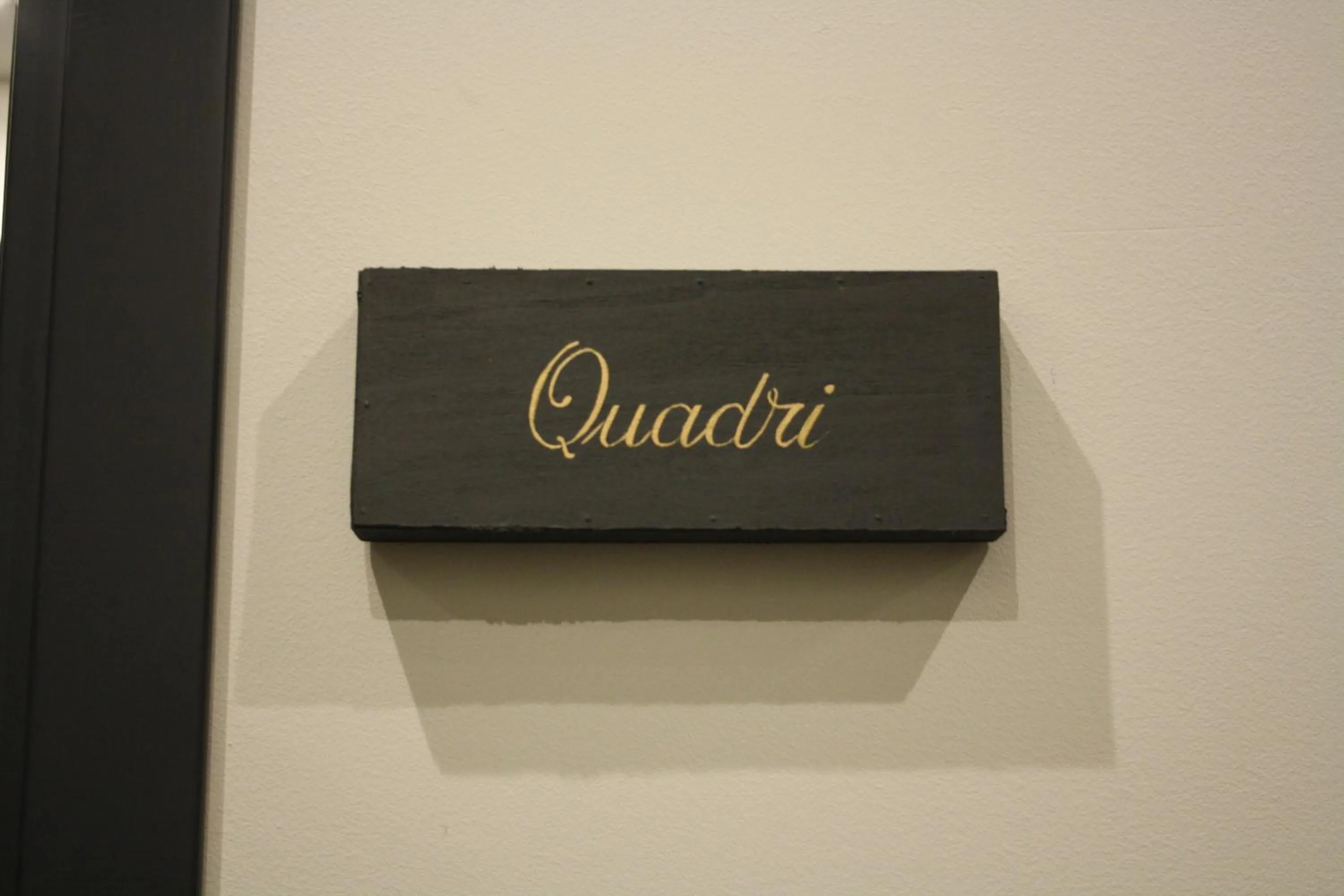 Decorative detail in Pepita Lodge