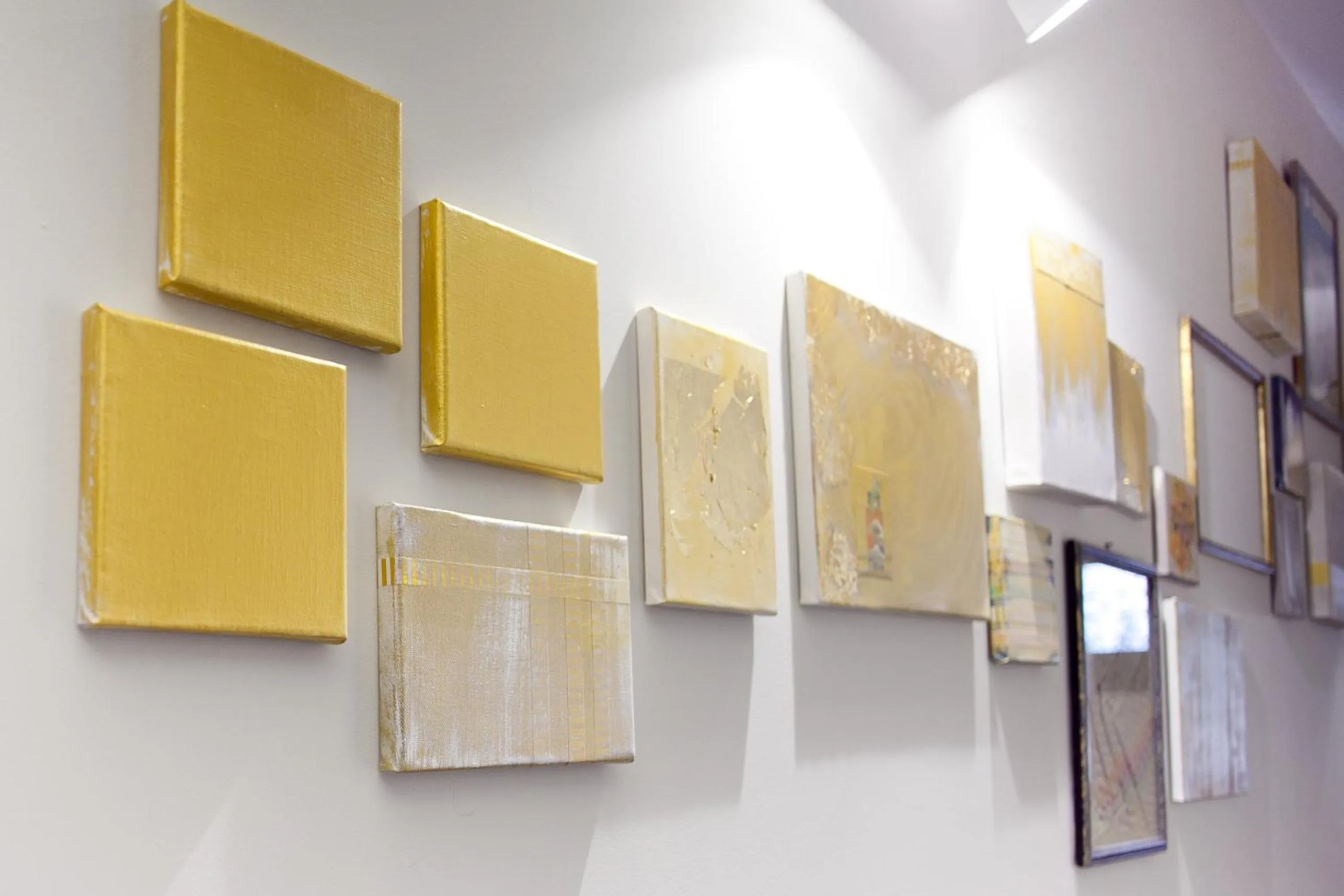 Decorative detail in Pepita Lodge