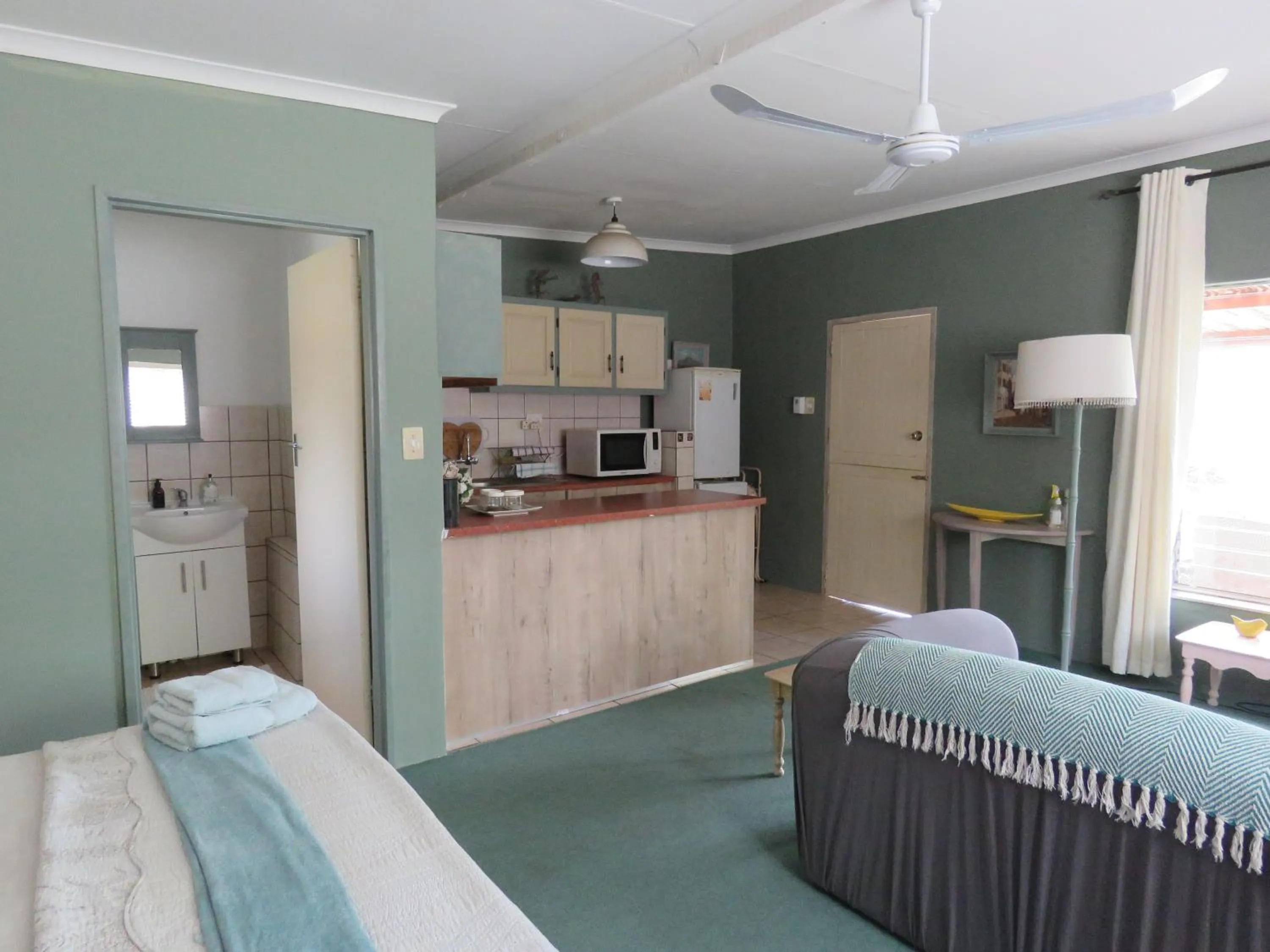 Kitchen or kitchenette, Bed in Nightjar Guest Lodge