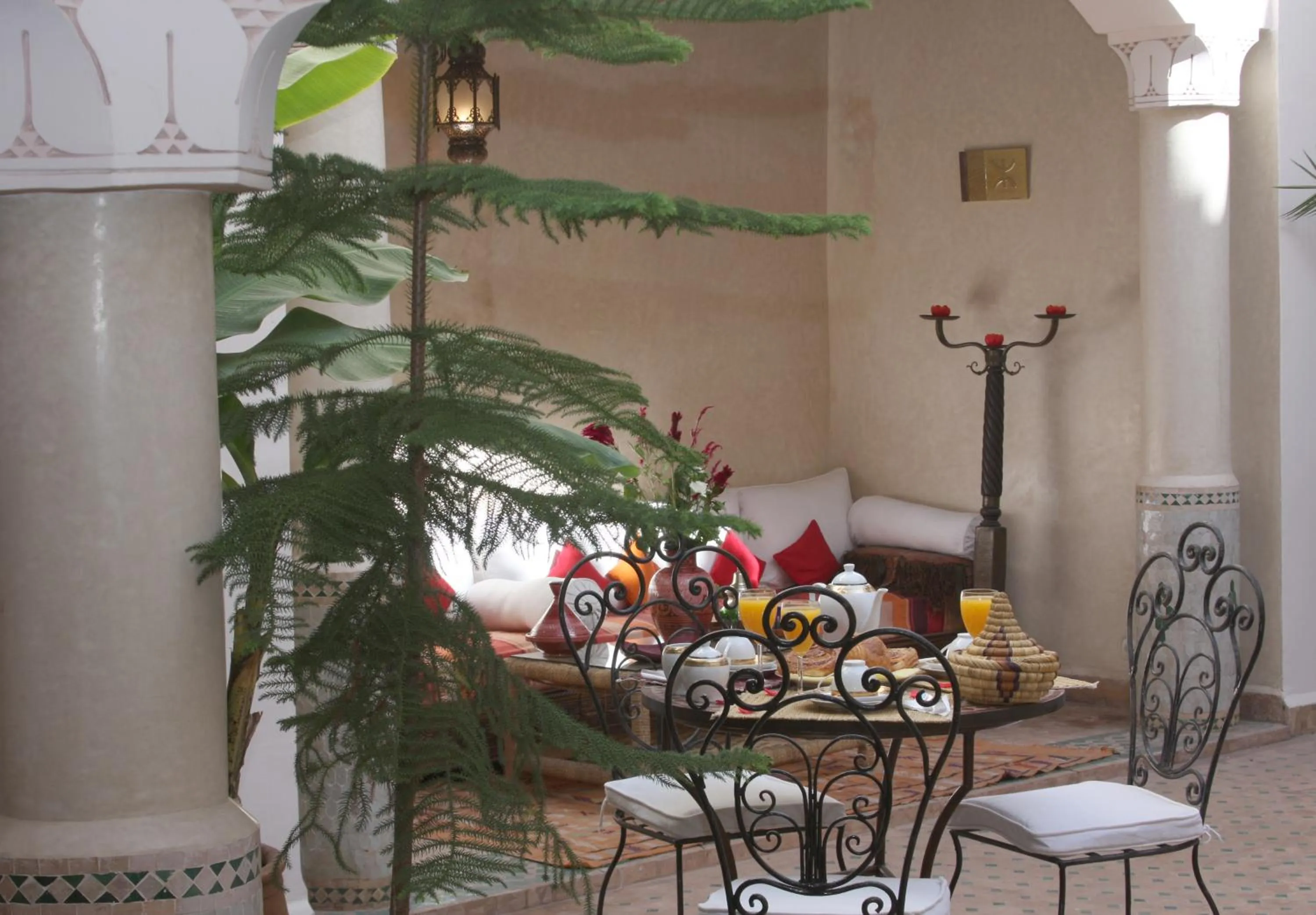 Restaurant/places to eat in Riad Cannelle