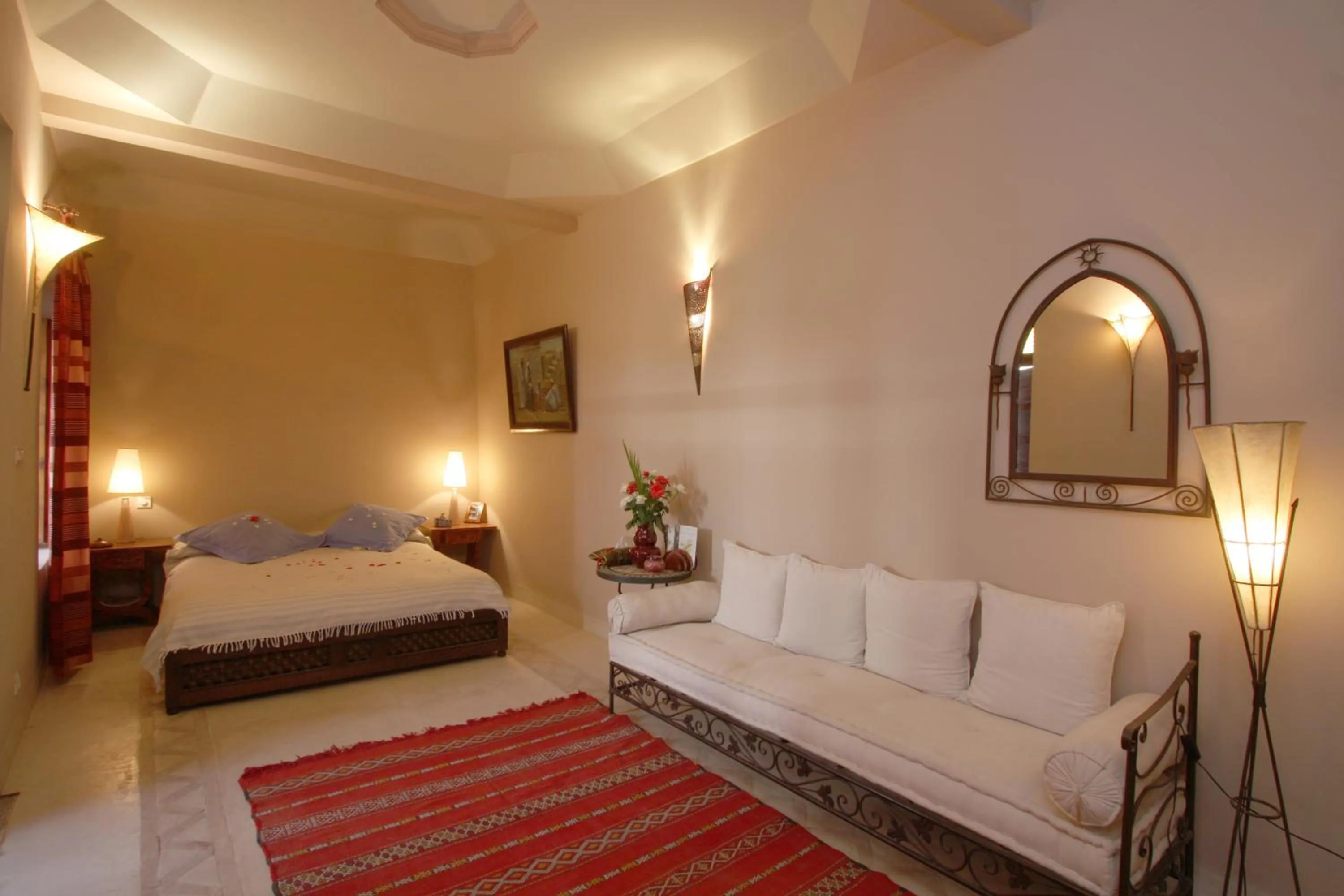 Photo of the whole room, Bed in Riad Cannelle