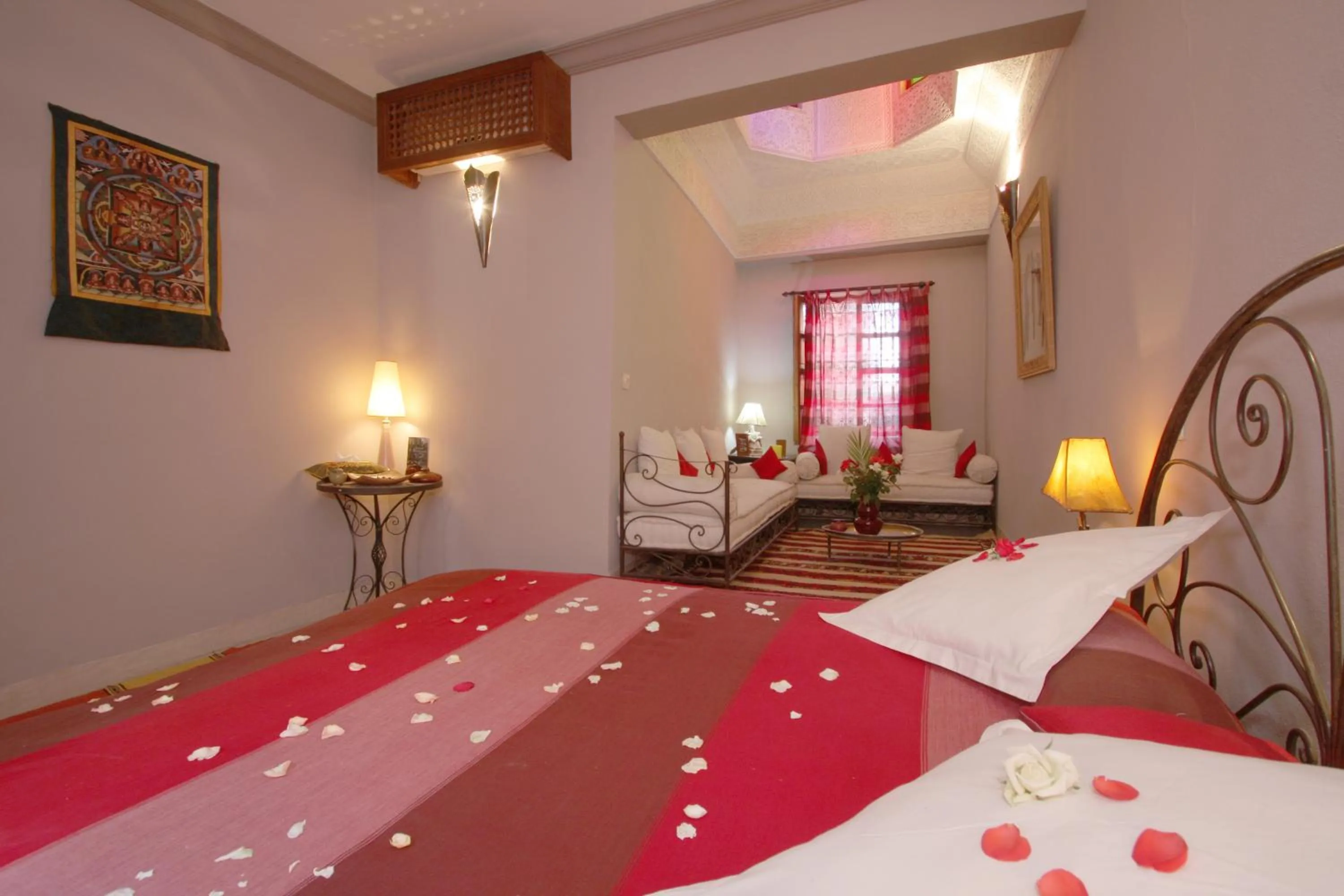 Photo of the whole room, Bed in Riad Cannelle