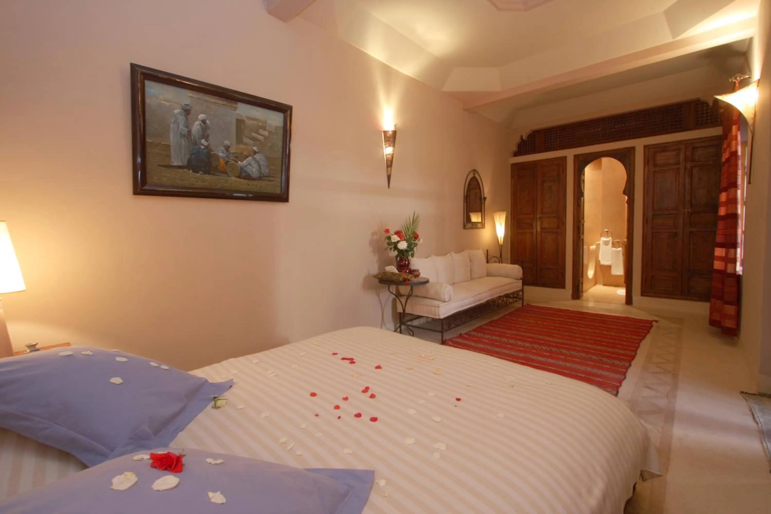 Photo of the whole room, Bed in Riad Cannelle