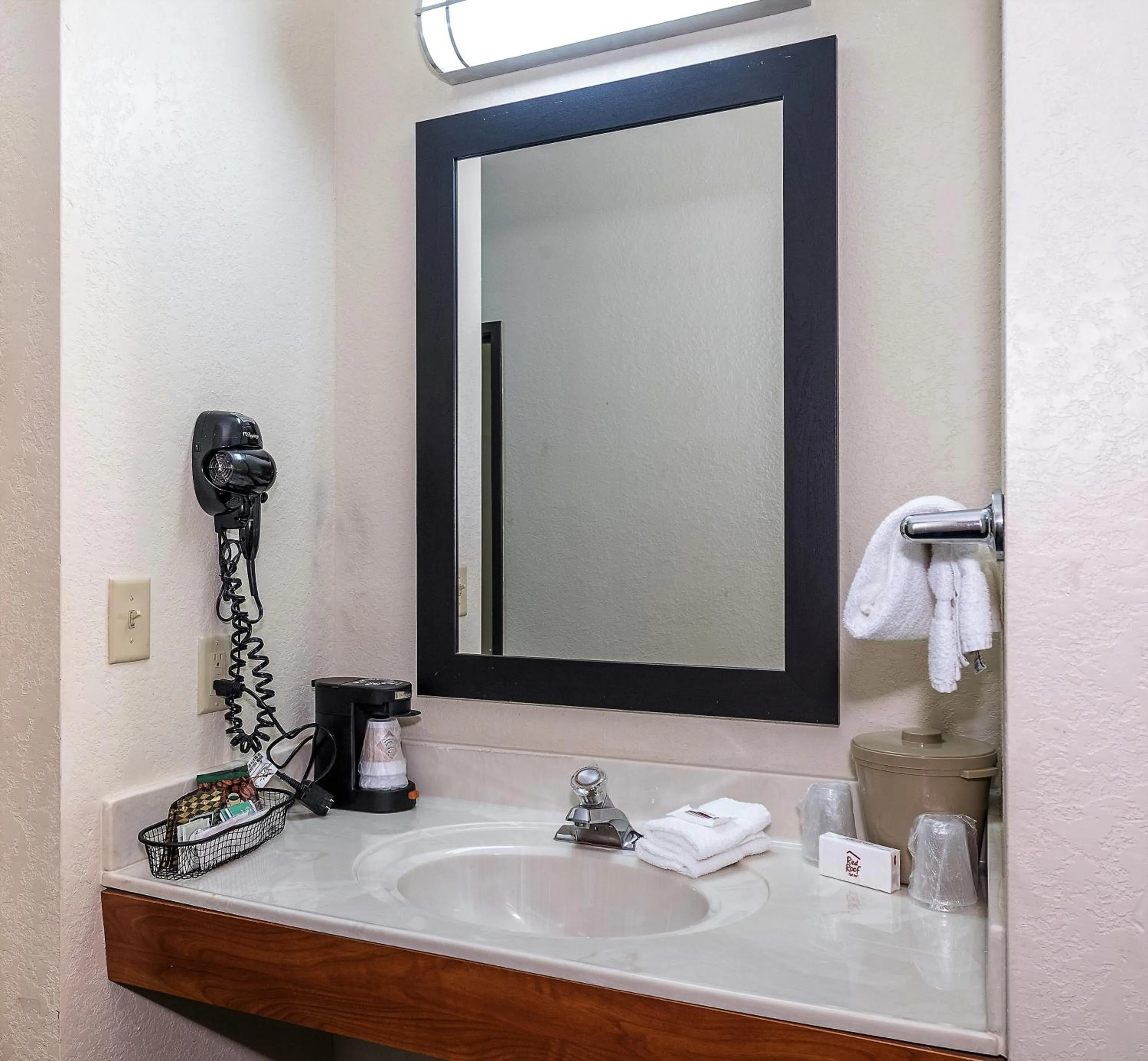 Bathroom in Red Roof Inn Jackson, OH