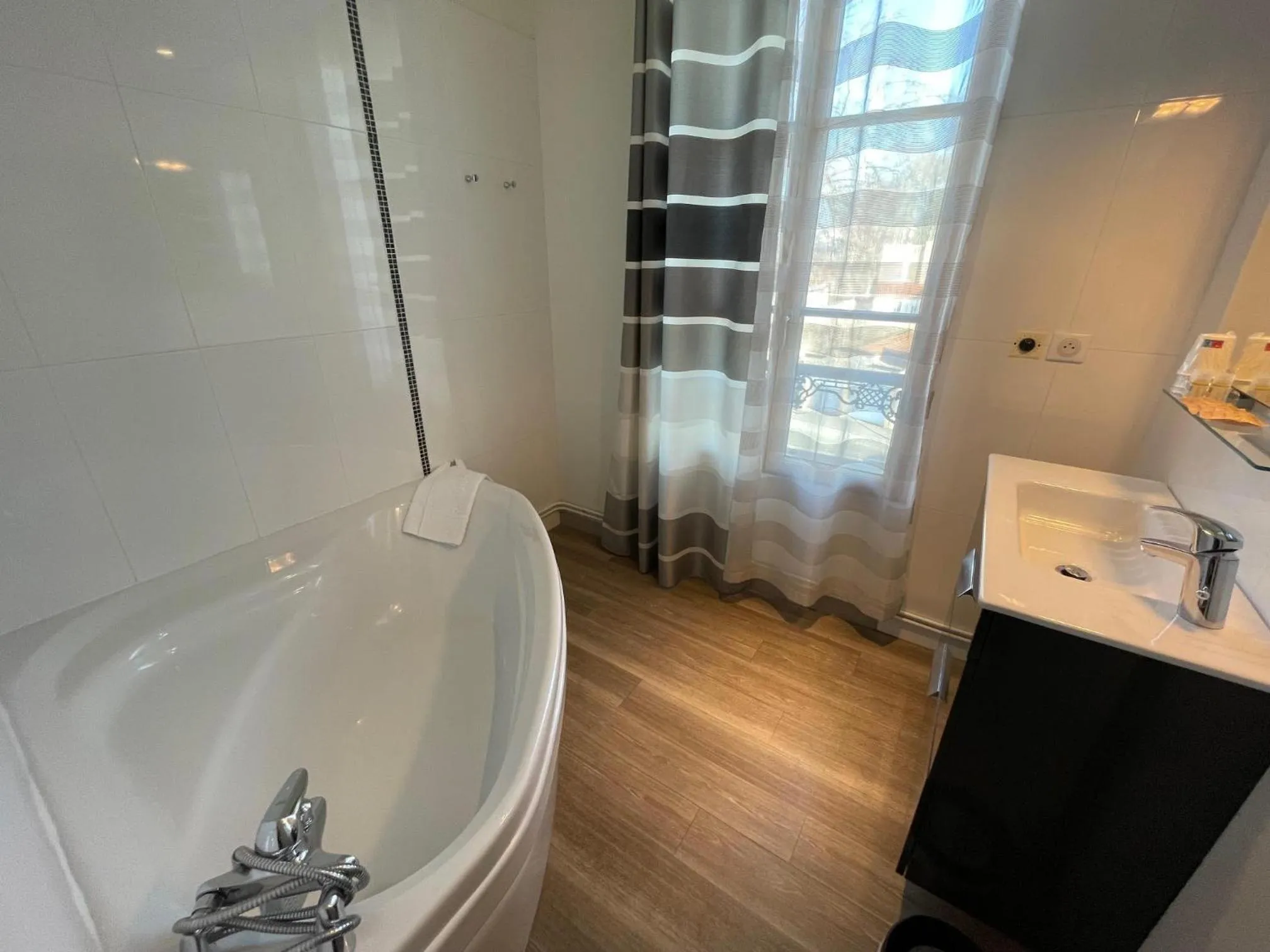 Bathroom in Hôtel du Moulin