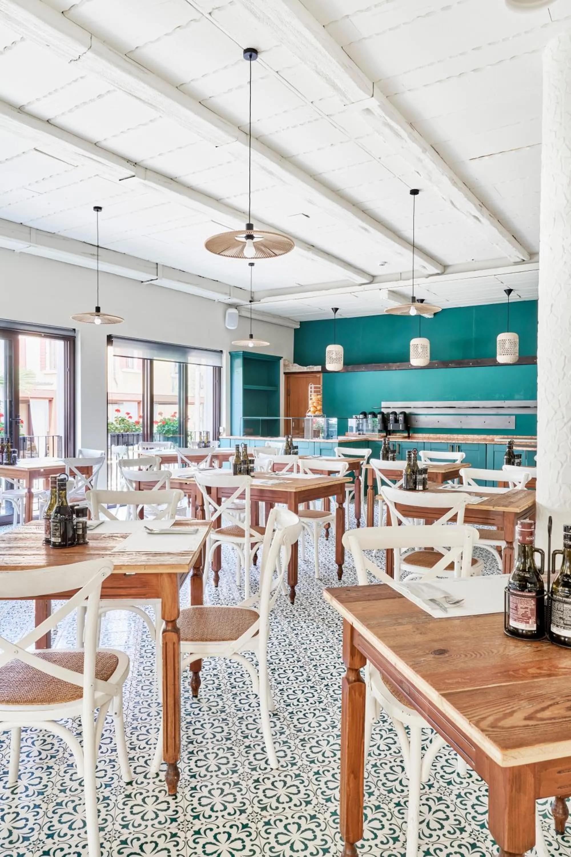 Restaurant/places to eat in Hotel Astoria