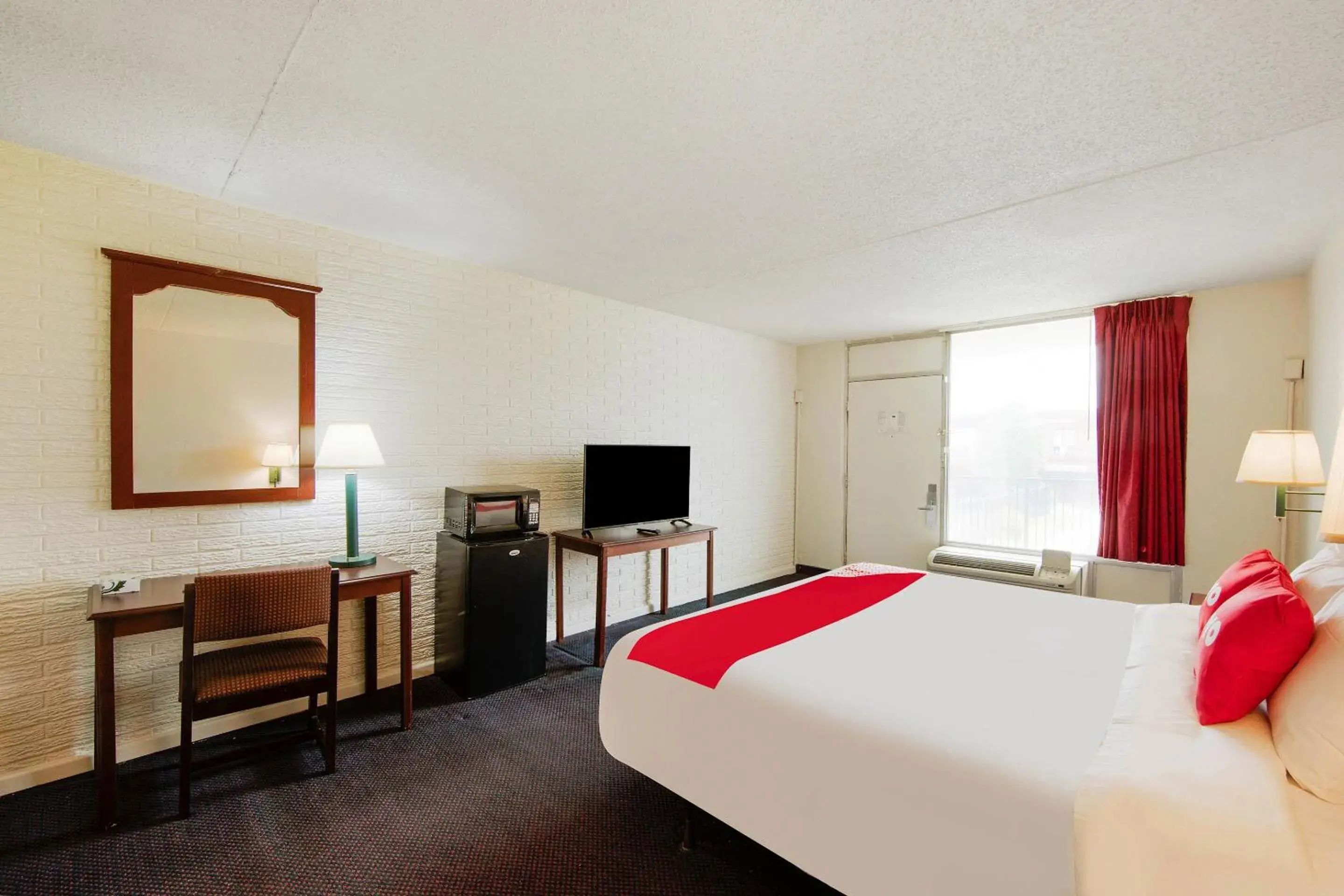 Bedroom, Bed in OYO Hotel Doswell Kings Dominion Bedroom, Bed in OYO Hotel Doswell Kings Dominion