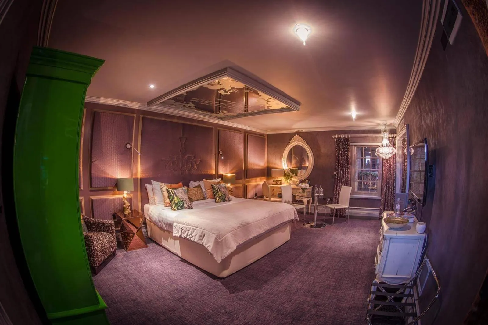 Bedroom in Me & Mrs Jones