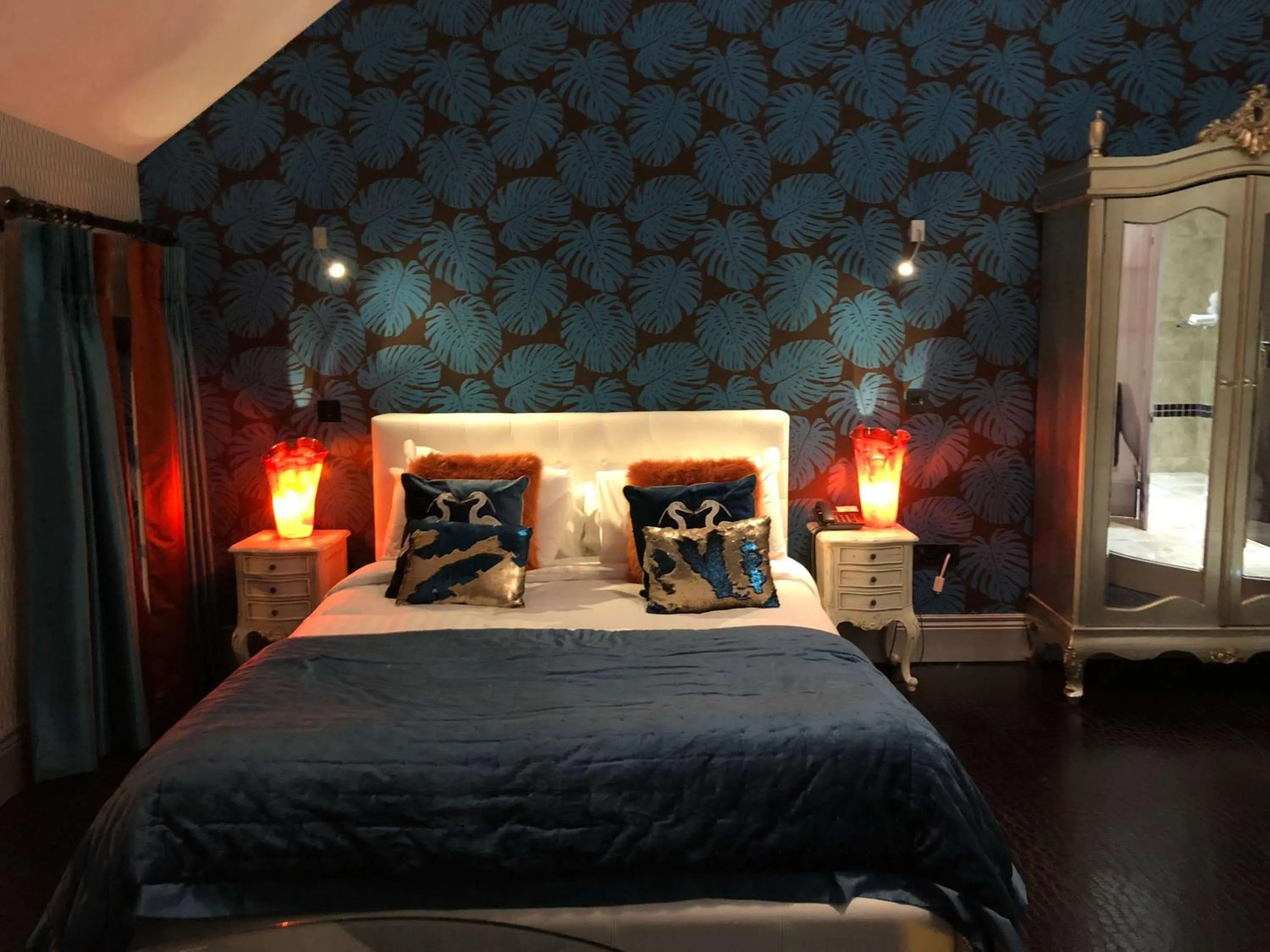 Bedroom in Me & Mrs Jones