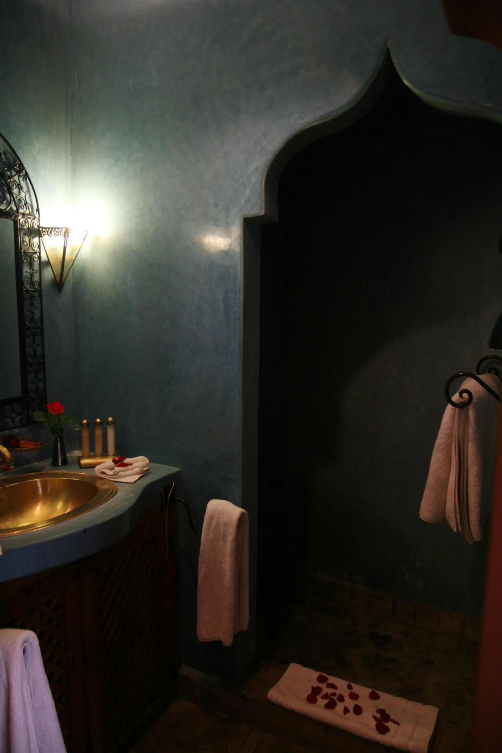 Bathroom in Riad Léna & Spa