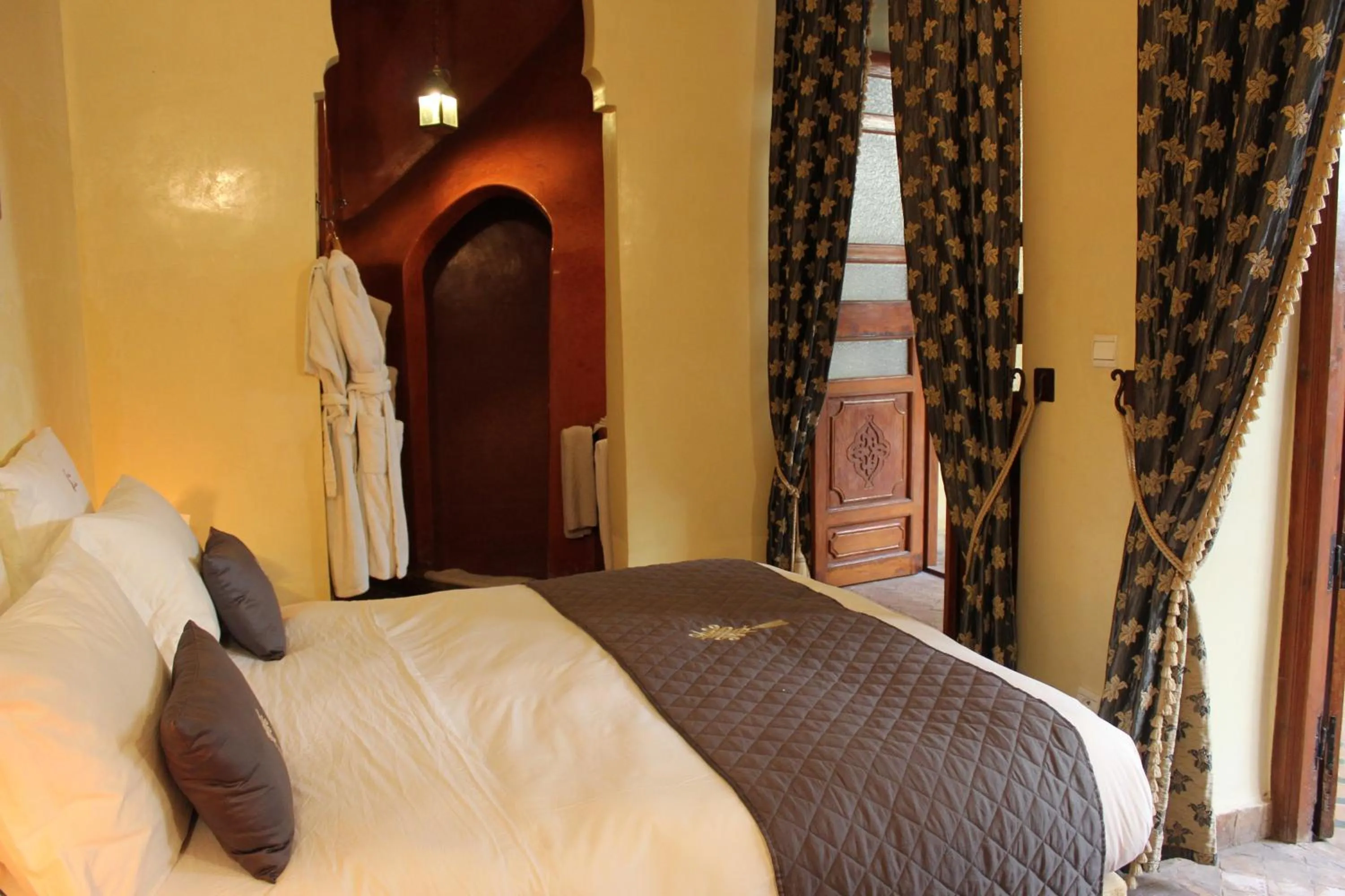 Photo of the whole room, Bed in Riad Léna & Spa