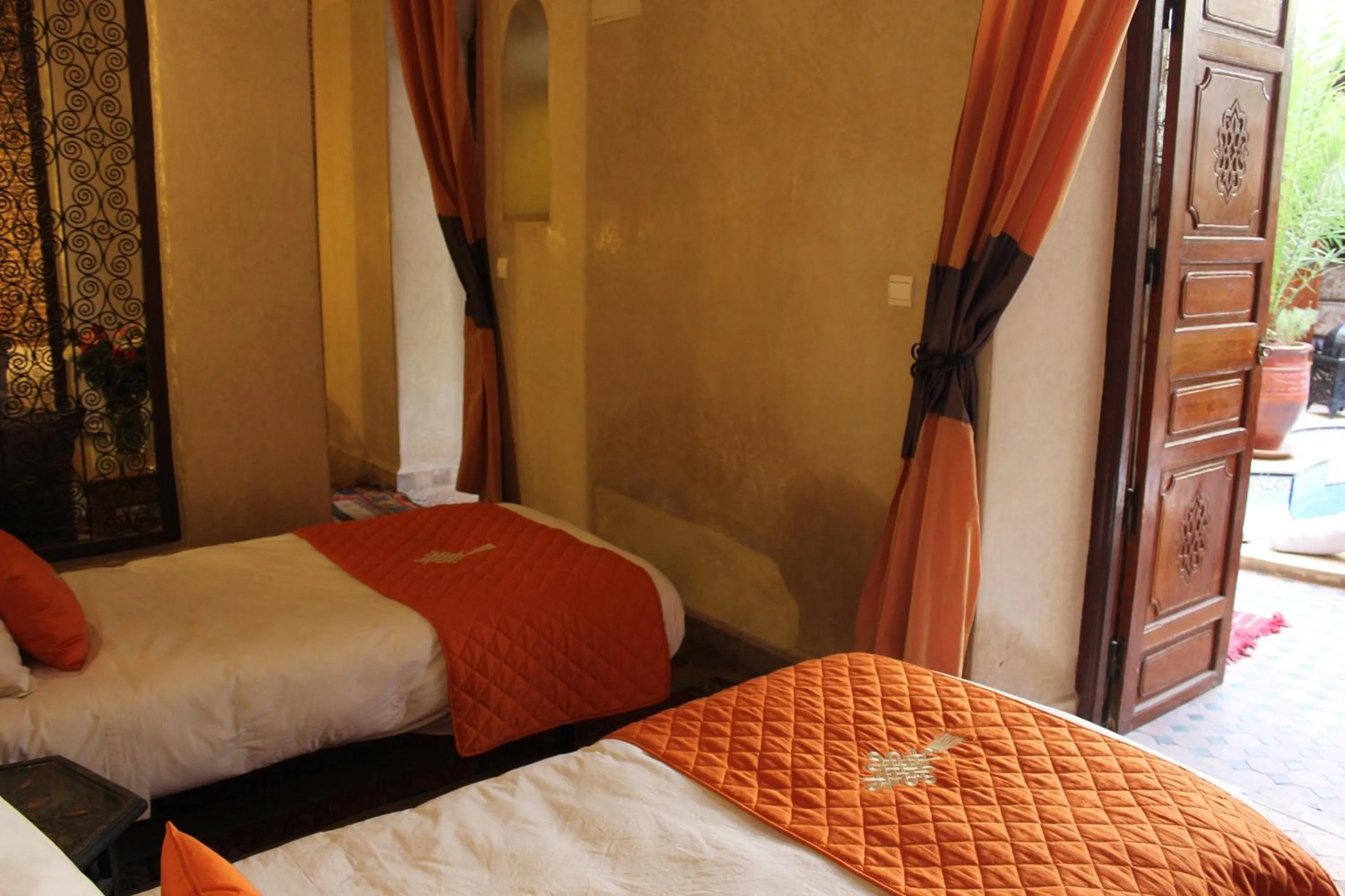 Photo of the whole room, Bed in Riad Léna & Spa