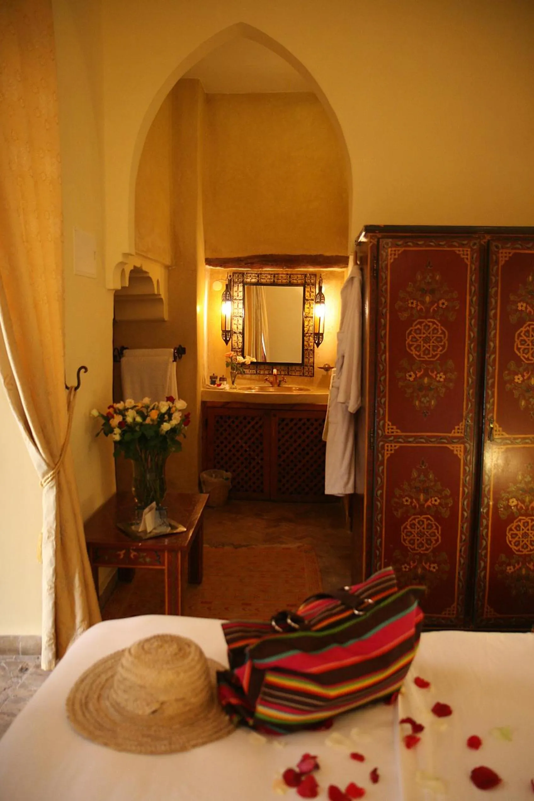 Bathroom, Bed in Riad Léna & Spa