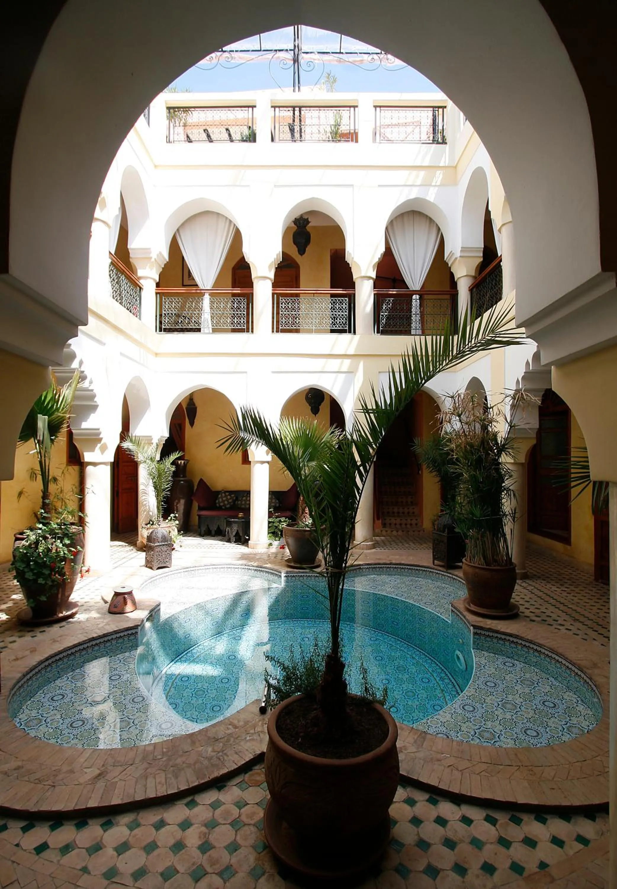 Swimming pool in Riad Léna & Spa