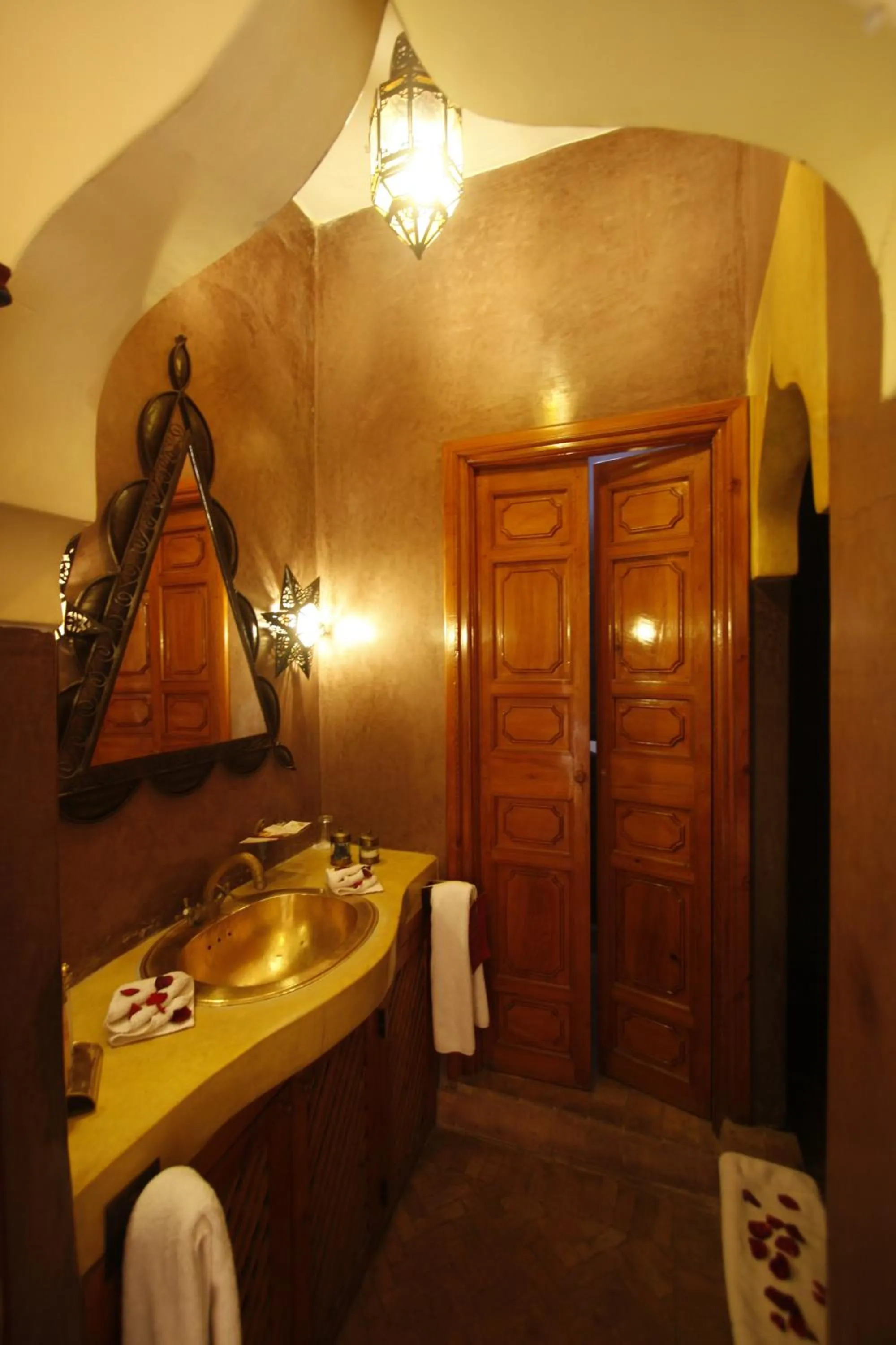 Bathroom in Riad Léna & Spa