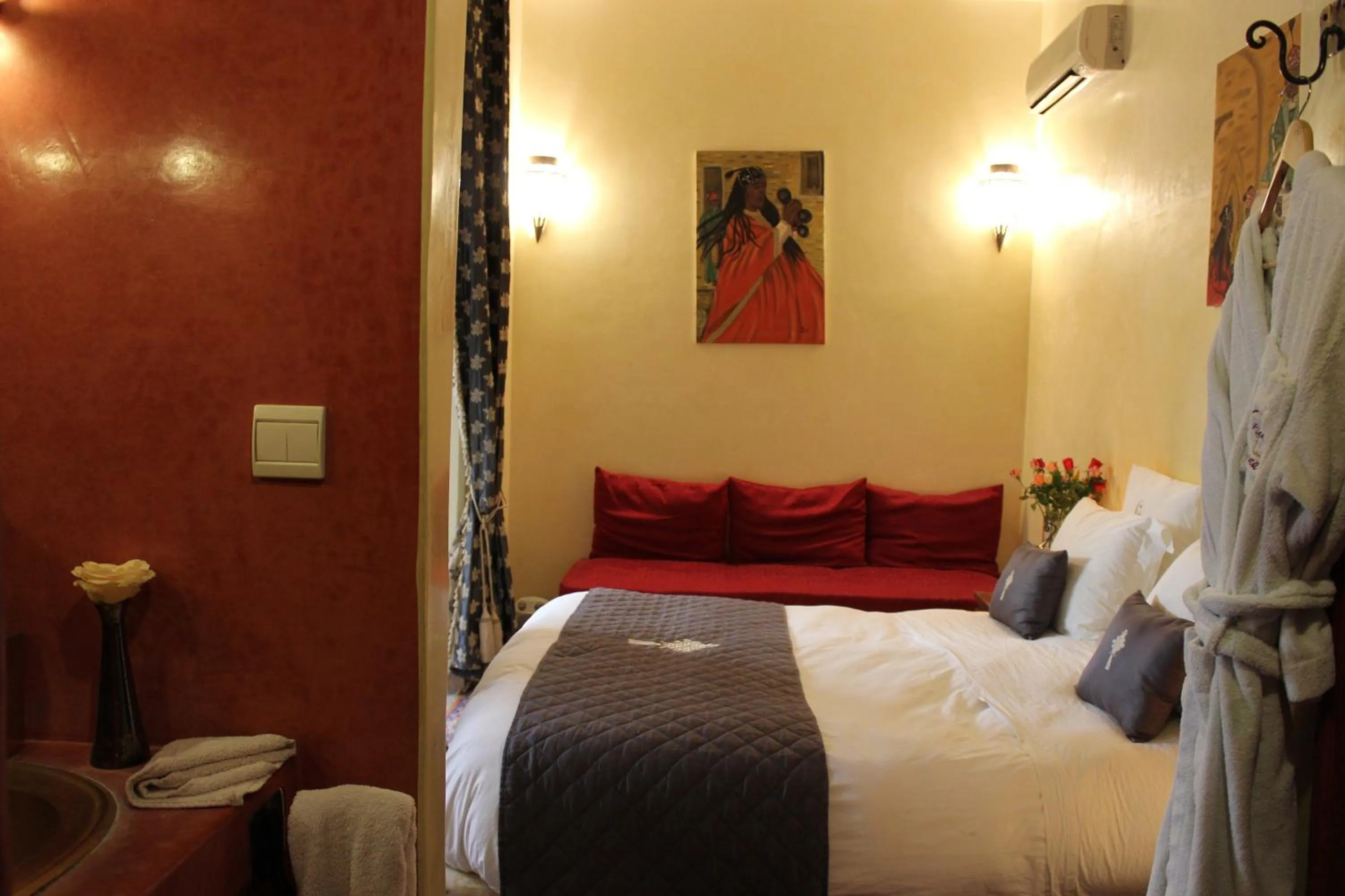 Photo of the whole room, Bed in Riad Léna & Spa