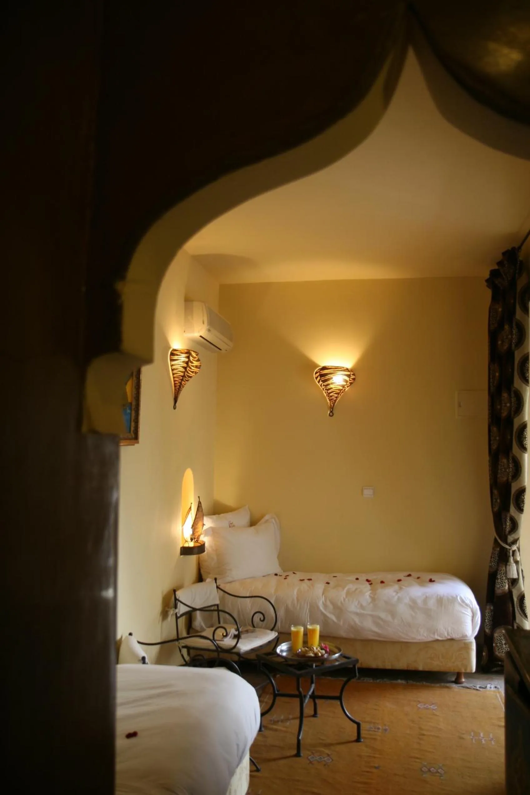 Photo of the whole room, Bed in Riad Léna & Spa